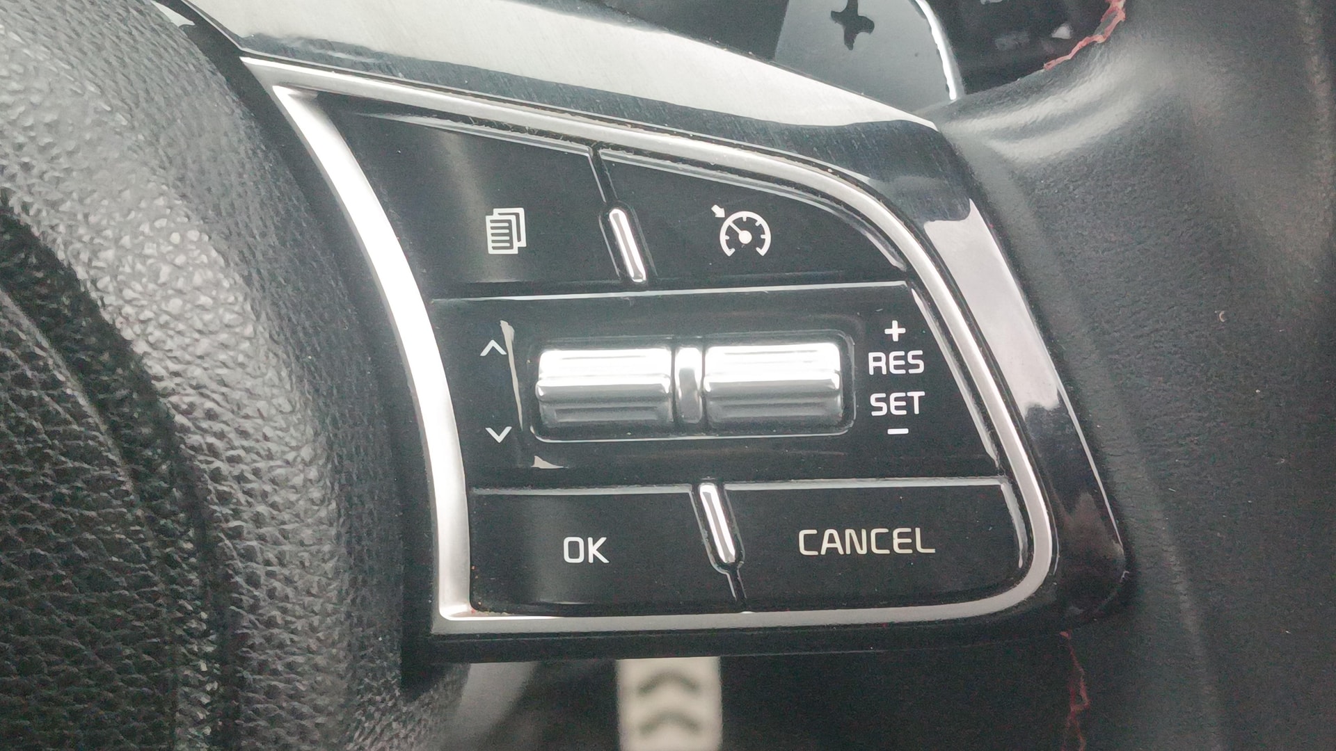 View 2023 Kia Sonet GTX Plus AT Diesel Image 3 Used 2023 Kia Sonet GTX Plus AT Diesel Image 3