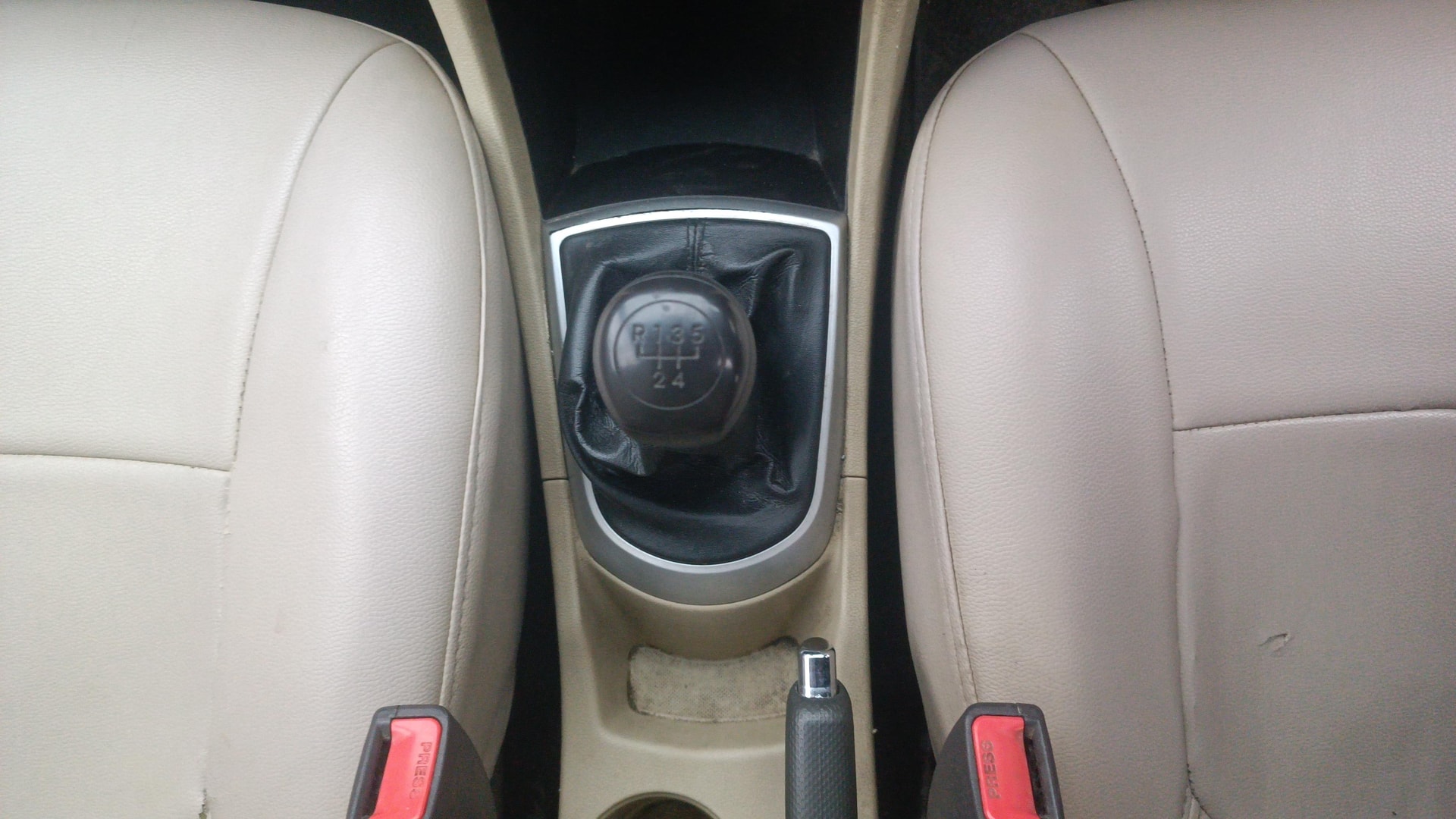 View 2014 Hyundai Fluidic Verna 1.6 VTVT SX Image 39 Used 2014 Hyundai Fluidic Verna 1.6 VTVT SX Image 39