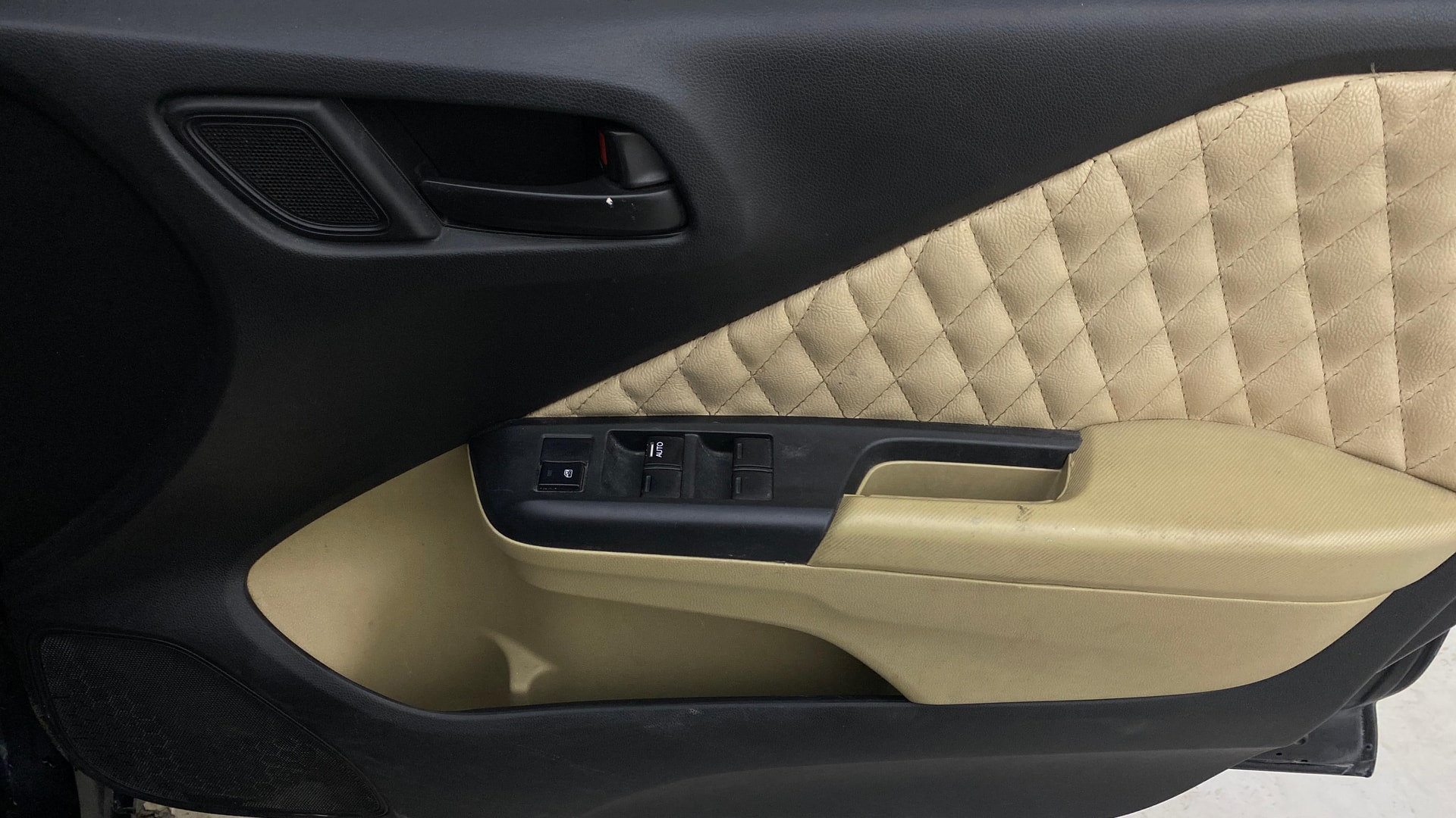 View 2014 Honda City ZX MT Diesel Anniversary Edition Image 37 Used 2014 Honda City ZX MT Diesel Anniversary Edition Image 37