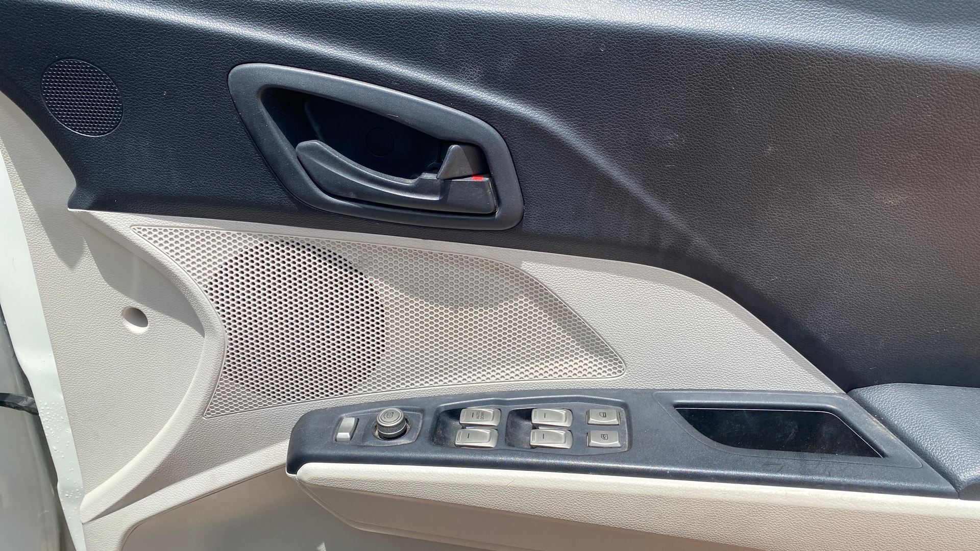 View 2023 Mahindra XUV300 W4 Petrol BS IV Image 33 Used 2023 Mahindra XUV300 W4 Petrol BS IV Image 33