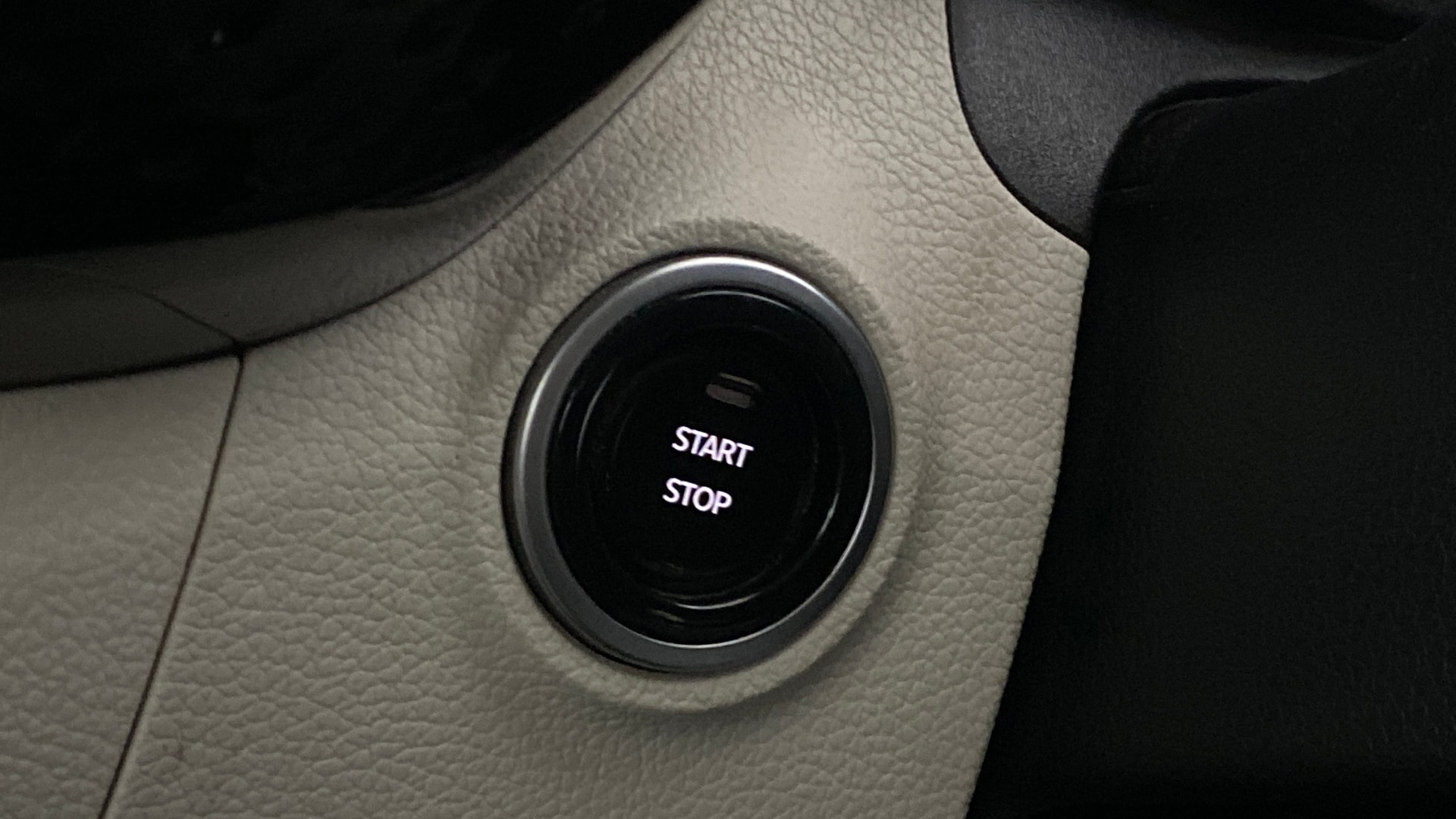 View 2024 Mahindra XUV 3XO AX5 1.5 Turbo Diesel Autoshift Plus Image 40 Used 2024 Mahindra XUV 3XO AX5 1.5 Turbo Diesel Autoshift Plus Image 40