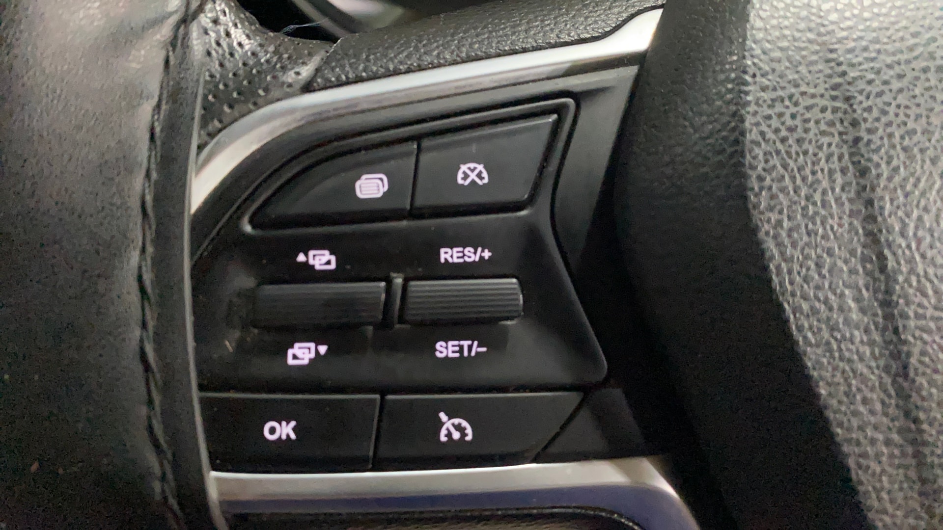 View 2024 MG Hector Sharp Hybrid BS IV Image 3 Used 2024 MG Hector Sharp Hybrid BS IV Image 3