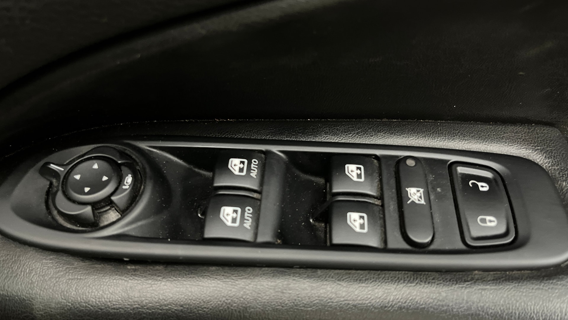 View 2019 Jeep Compass Sport 1.4 Multi AIR Petrol BS IV Image 38 Used 2019 Jeep Compass Sport 1.4 Multi AIR Petrol BS IV Image 38