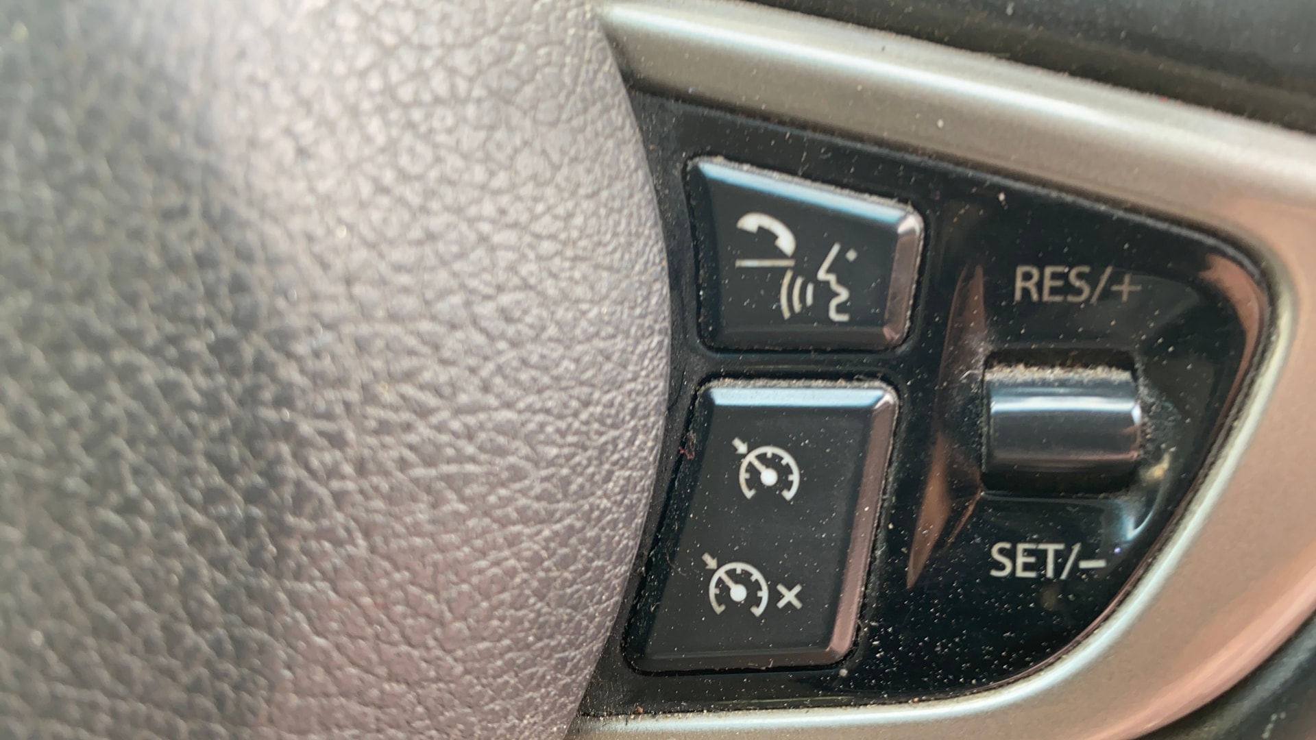 View 2017 Tata Hexa XTA 4X2 Image 3 Used 2017 Tata Hexa XTA 4X2 Image 3