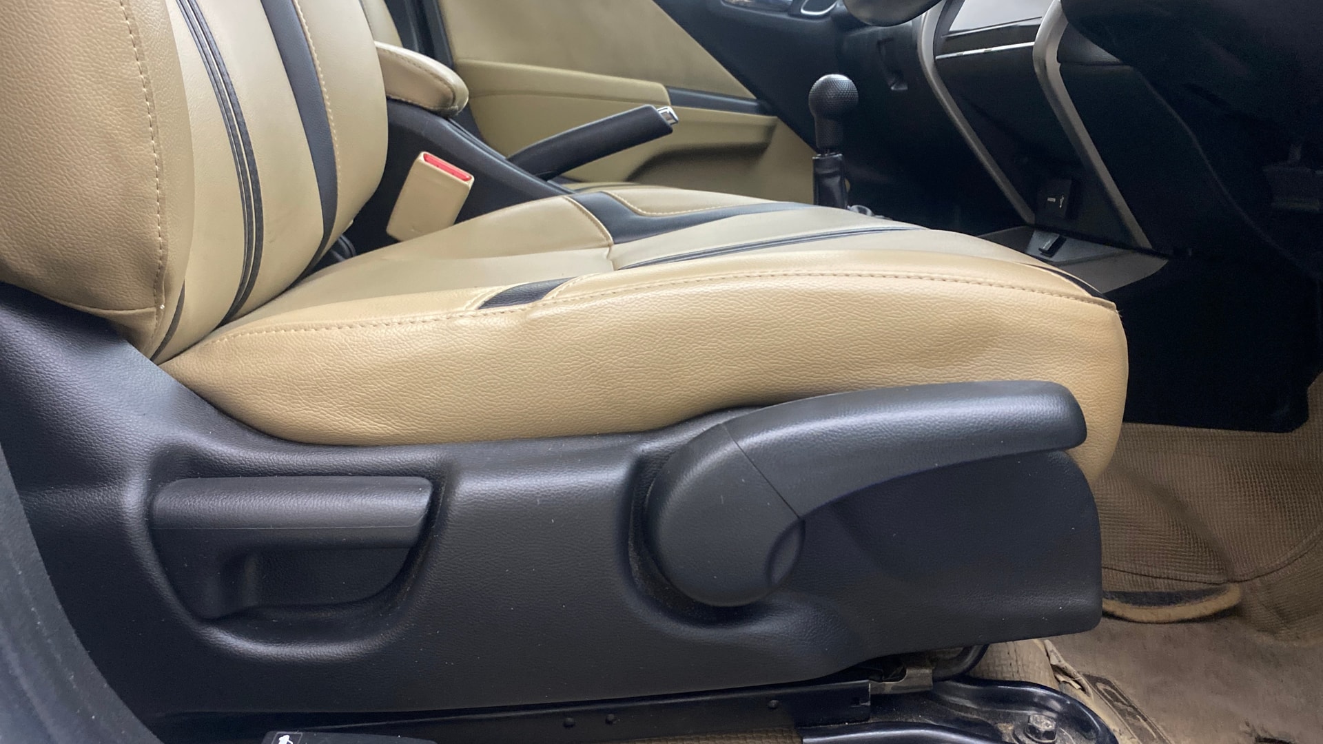 View 2019 Honda City ZX MT Diesel Anniversary Edition Image 19 Used 2019 Honda City ZX MT Diesel Anniversary Edition Image 19