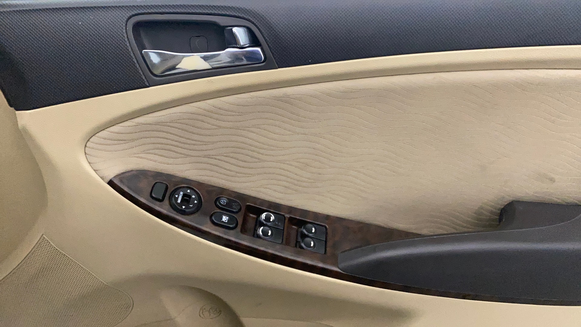 View 2014 Hyundai Fluidic Verna 1.6 VTVT SX Image 33 Used 2014 Hyundai Fluidic Verna 1.6 VTVT SX Image 33