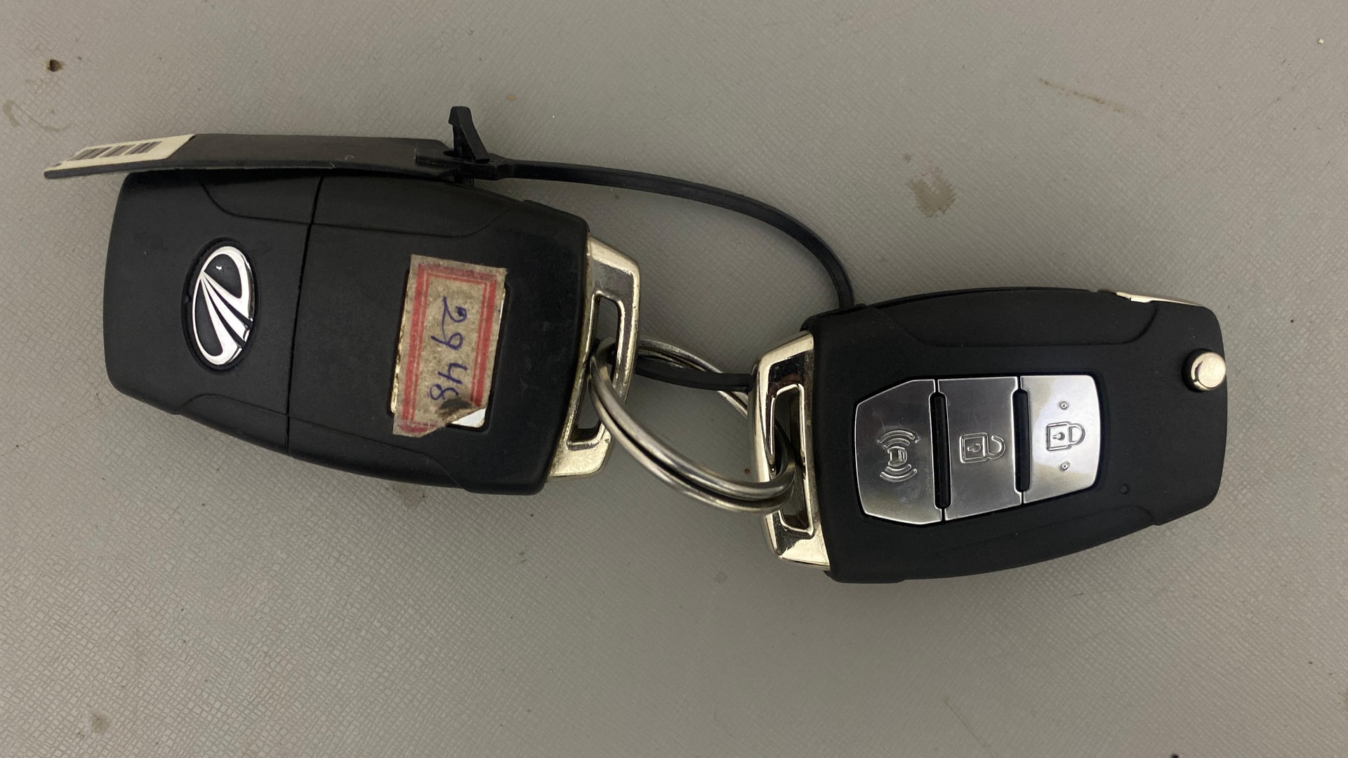 View 2019 Mahindra XUV300 W4 Petrol BS IV Image 17 Used 2019 Mahindra XUV300 W4 Petrol BS IV Image 17