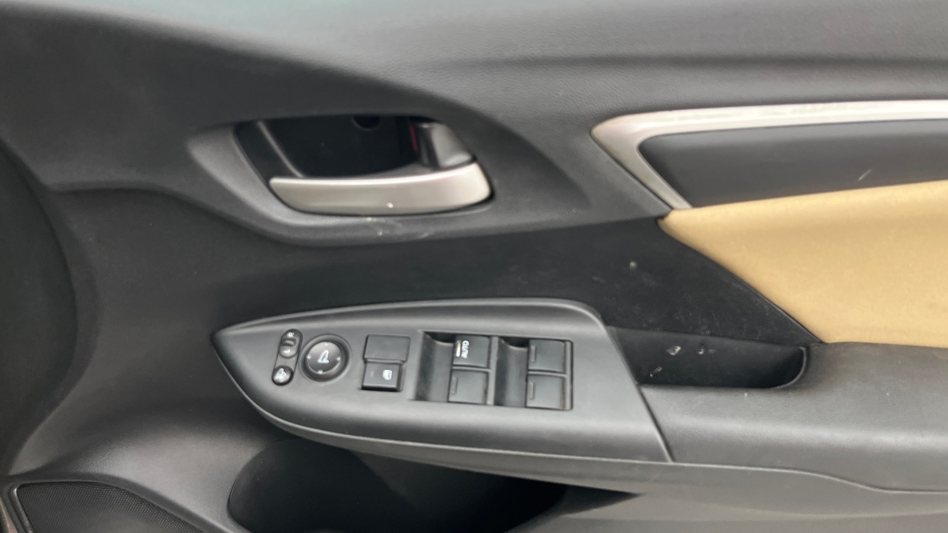 View 2015 Honda Jazz E MT Diesel Image 33 Used 2015 Honda Jazz E MT Diesel Image 33