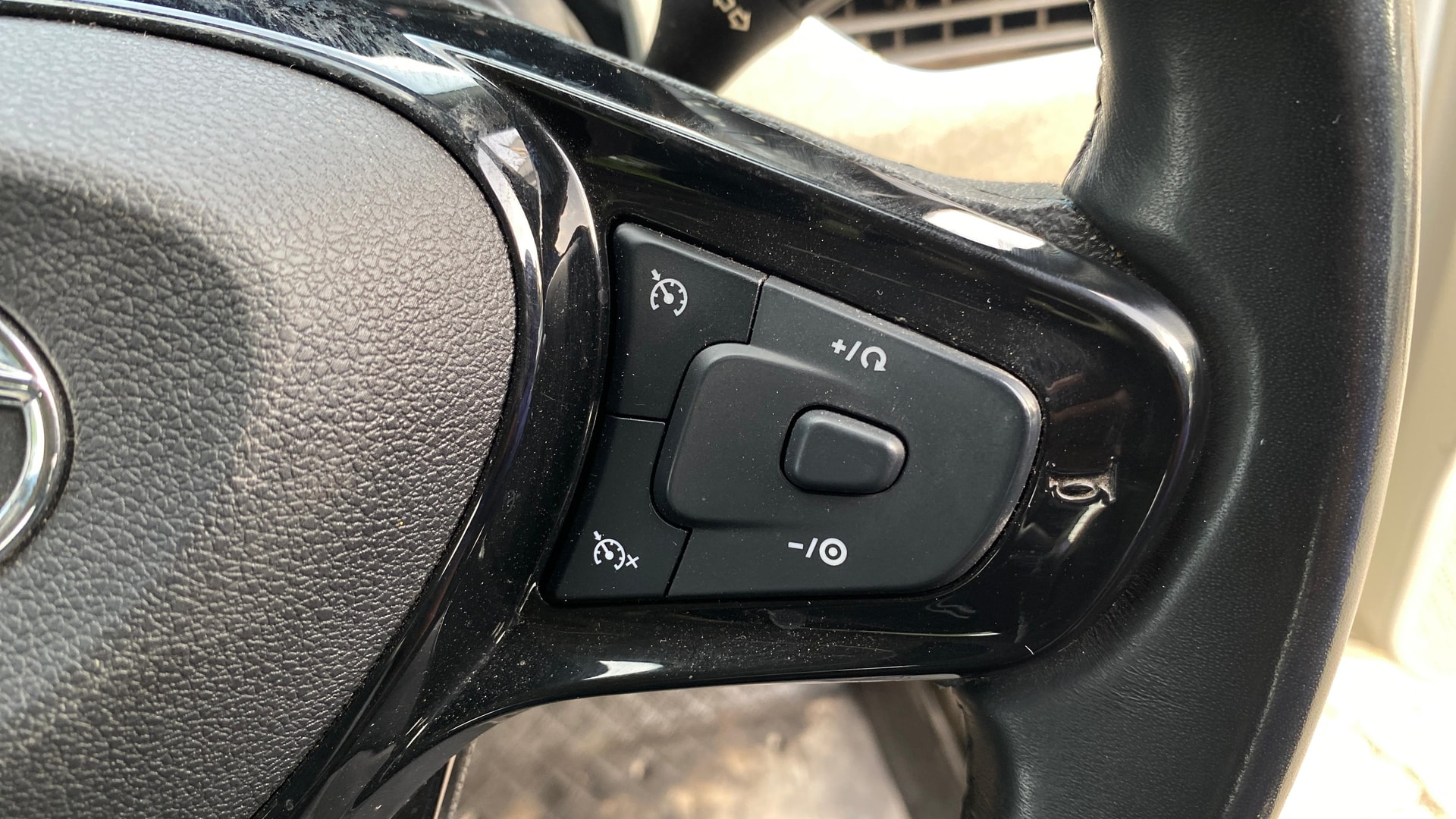 View 2021 Tata Nexon Revotron XE Image 3 Used 2021 Tata Nexon Revotron XE Image 3