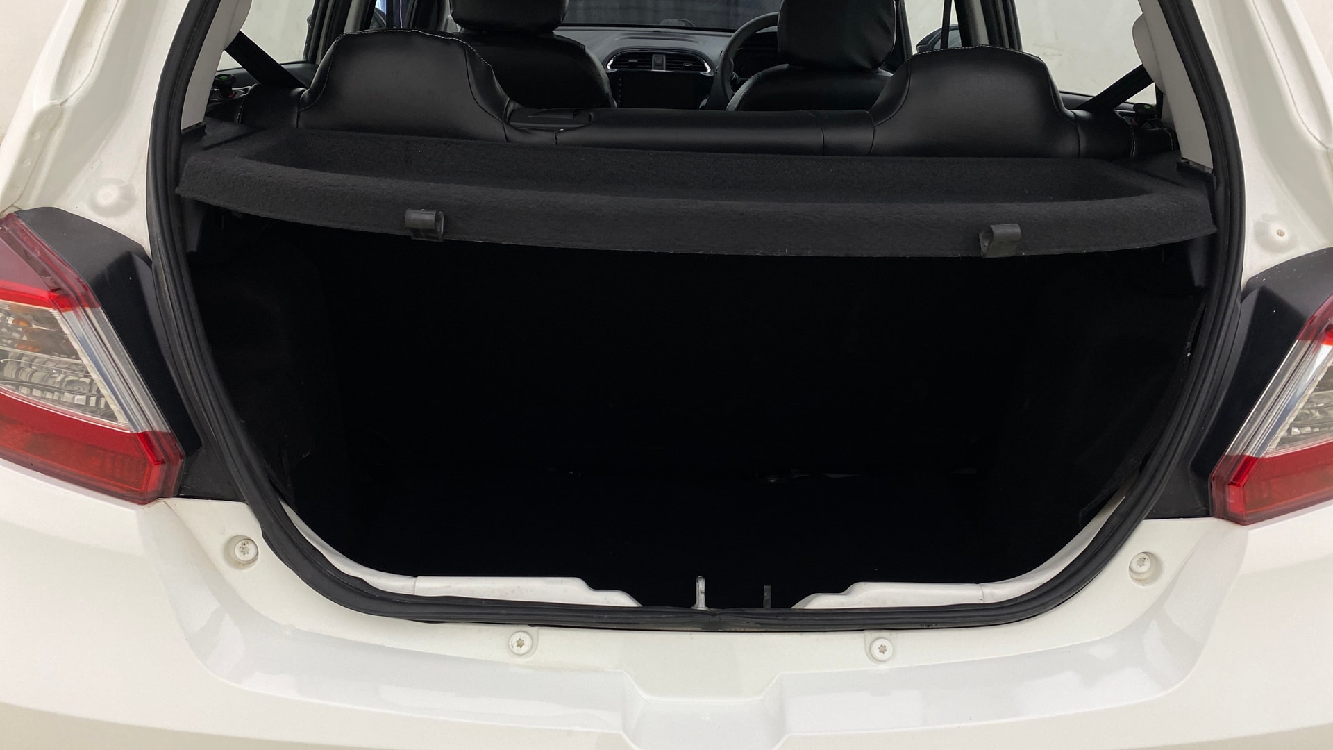 View 2024 Tata Tiago Revotorq XB Image 10 Used 2024 Tata Tiago Revotorq XB Image 10
