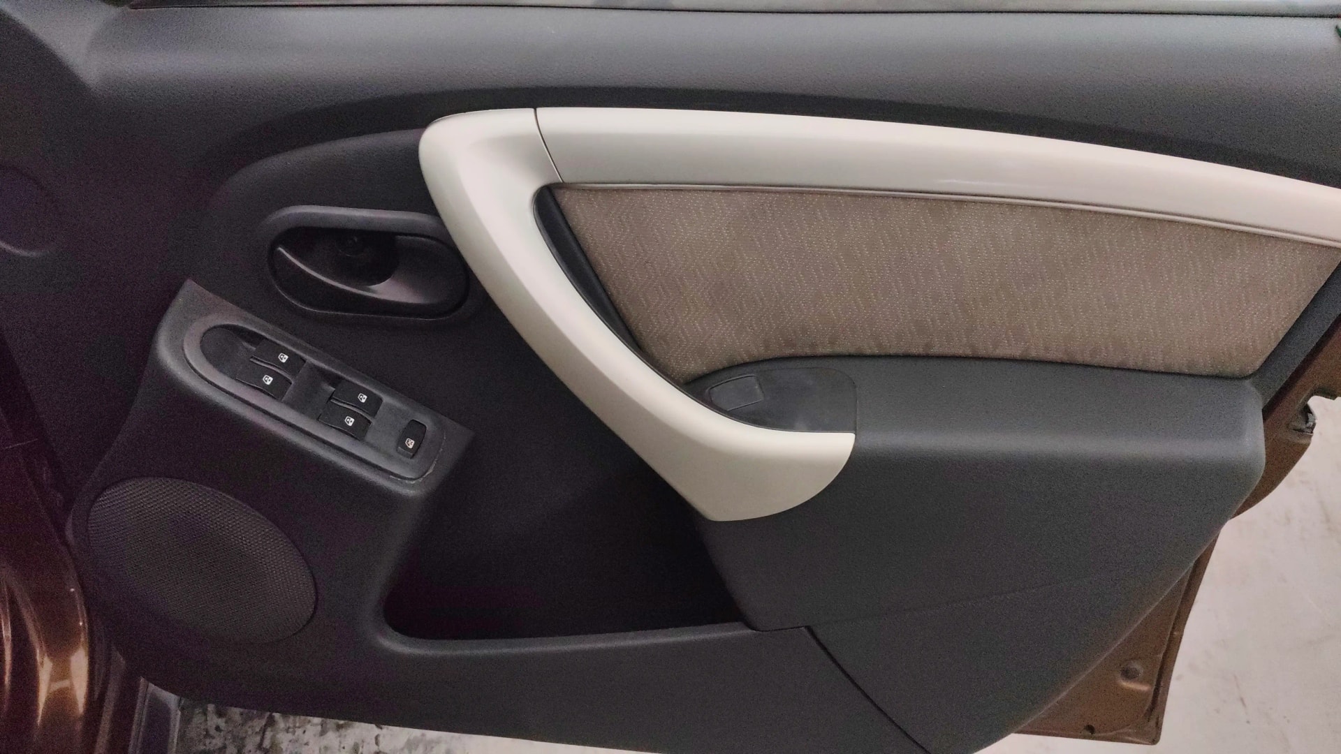View 2013 Renault Duster Petrol RXL Image 34 Used 2013 Renault Duster Petrol RXL Image 34