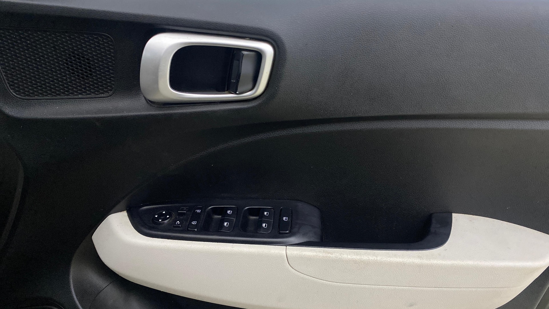 View 2022 Hyundai Venue SX 1.2 Petrol MT Image 33 Used 2022 Hyundai Venue SX 1.2 Petrol MT Image 33
