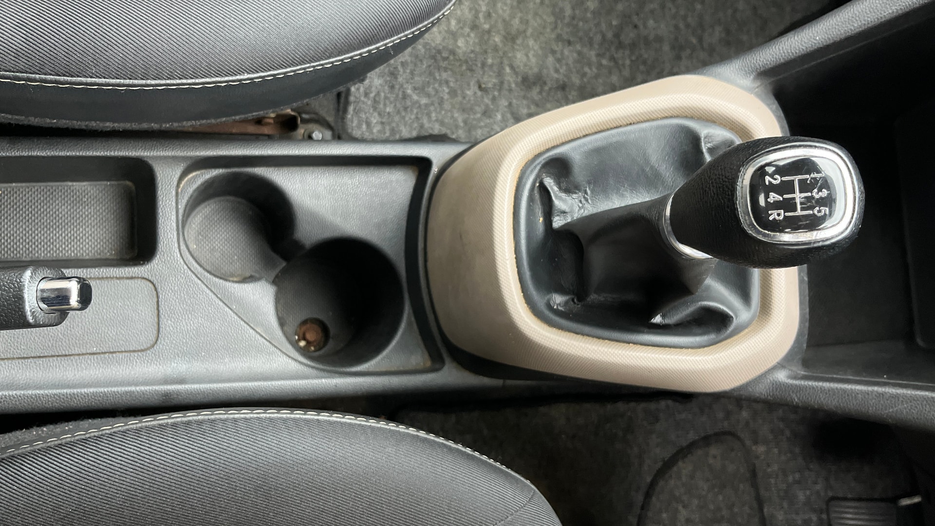 View 2013 Hyundai Grand i10 Sportz 1.2 Kappa Image 38 Used 2013 Hyundai Grand i10 Sportz 1.2 Kappa Image 38