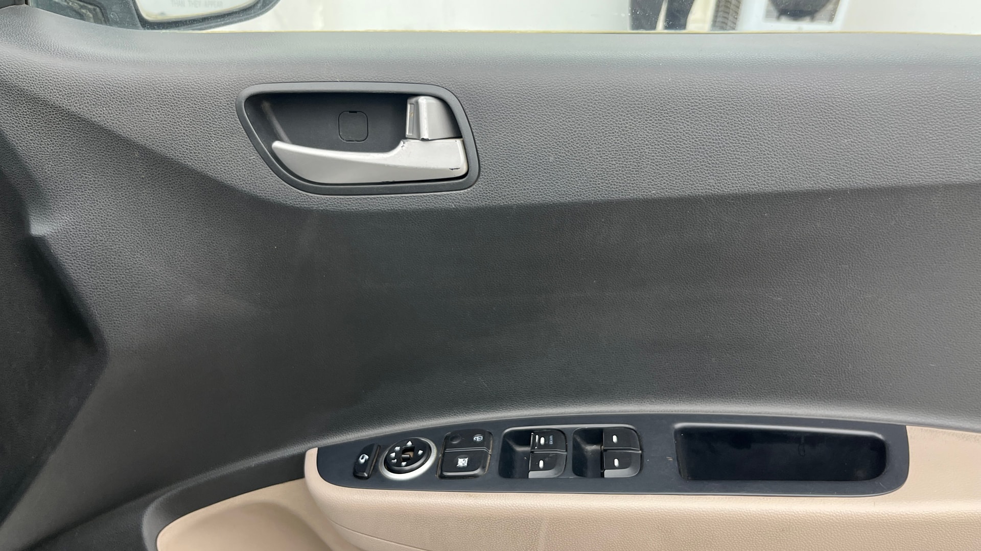 View 2013 Hyundai Grand i10 Sportz 1.2 Kappa Image 32 Used 2013 Hyundai Grand i10 Sportz 1.2 Kappa Image 32