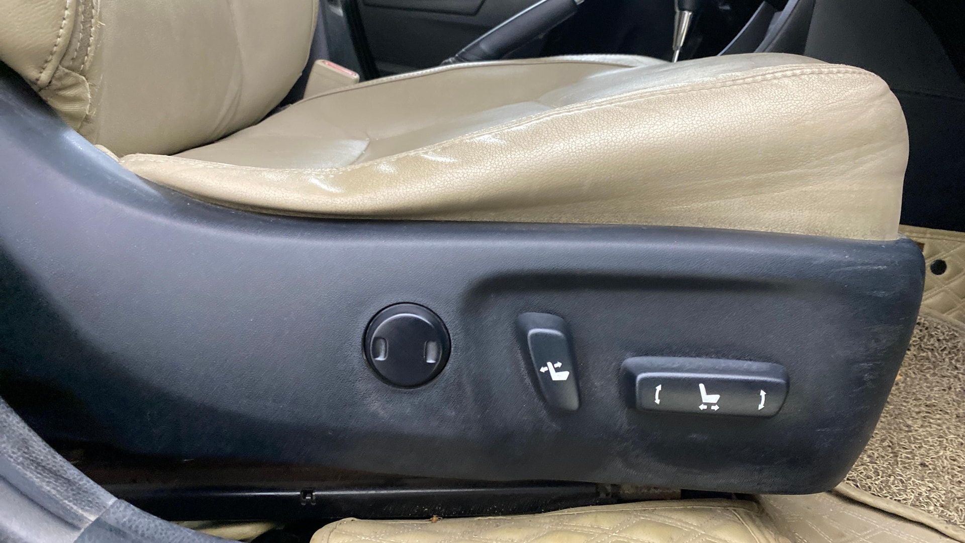 View 2015 Toyota Corolla Altis 1.8 VL AT Image 18 Used 2015 Toyota Corolla Altis 1.8 VL AT Image 18
