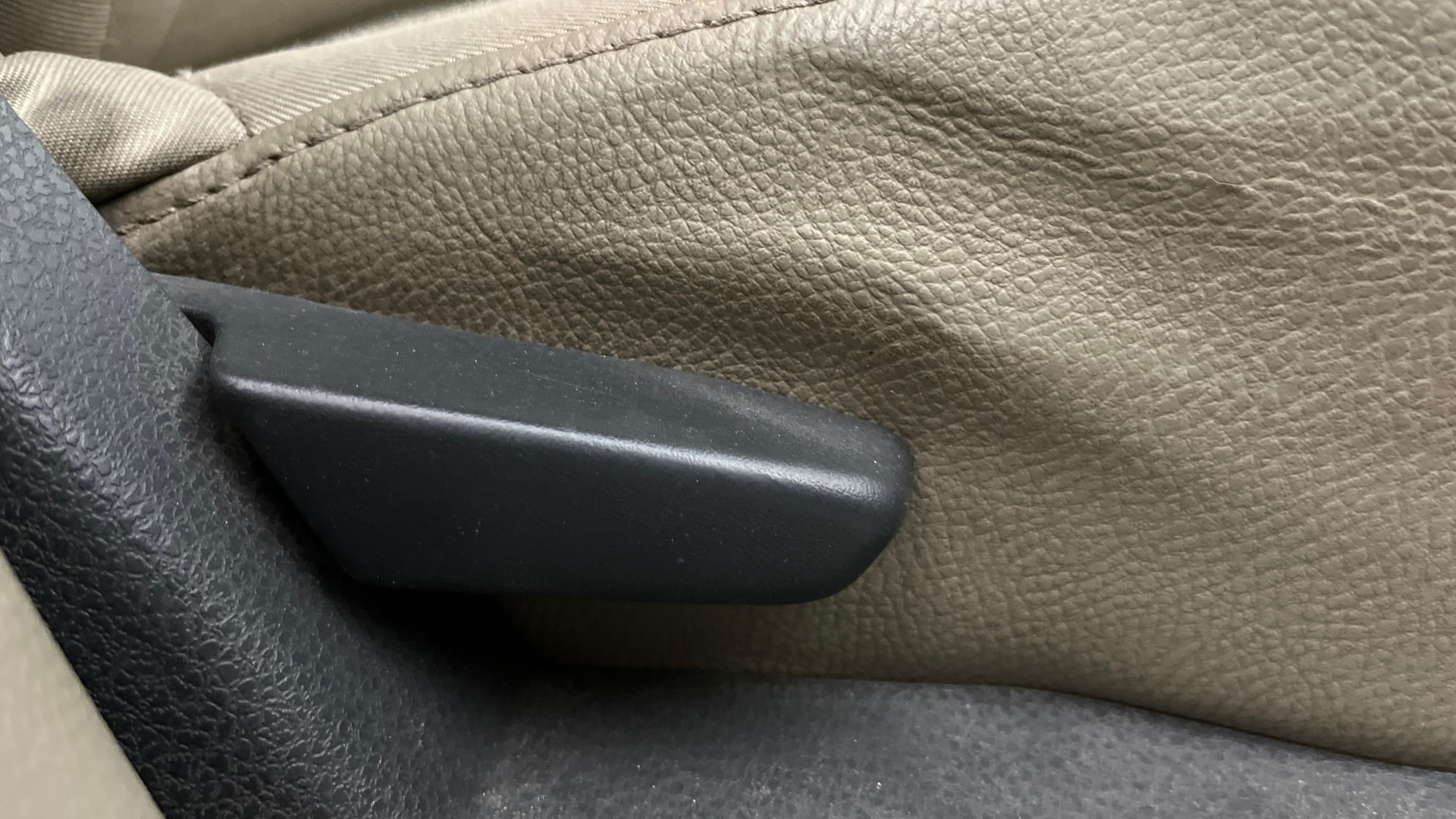 View 2015 Nissan Terrano XL P Image 10 Used 2015 Nissan Terrano XL P Image 10