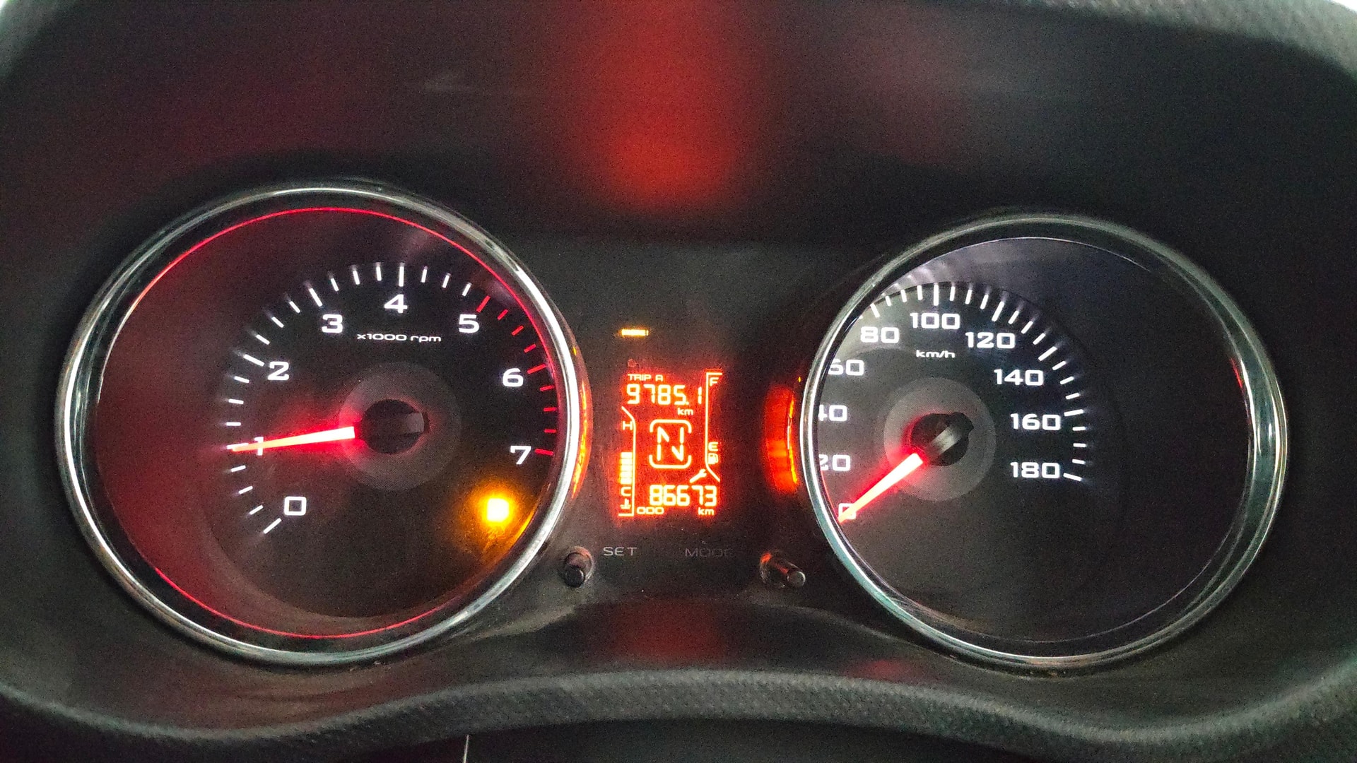 View 2016 Mahindra TUV300 T8 Image 34 Used 2016 Mahindra TUV300 T8 Image 34