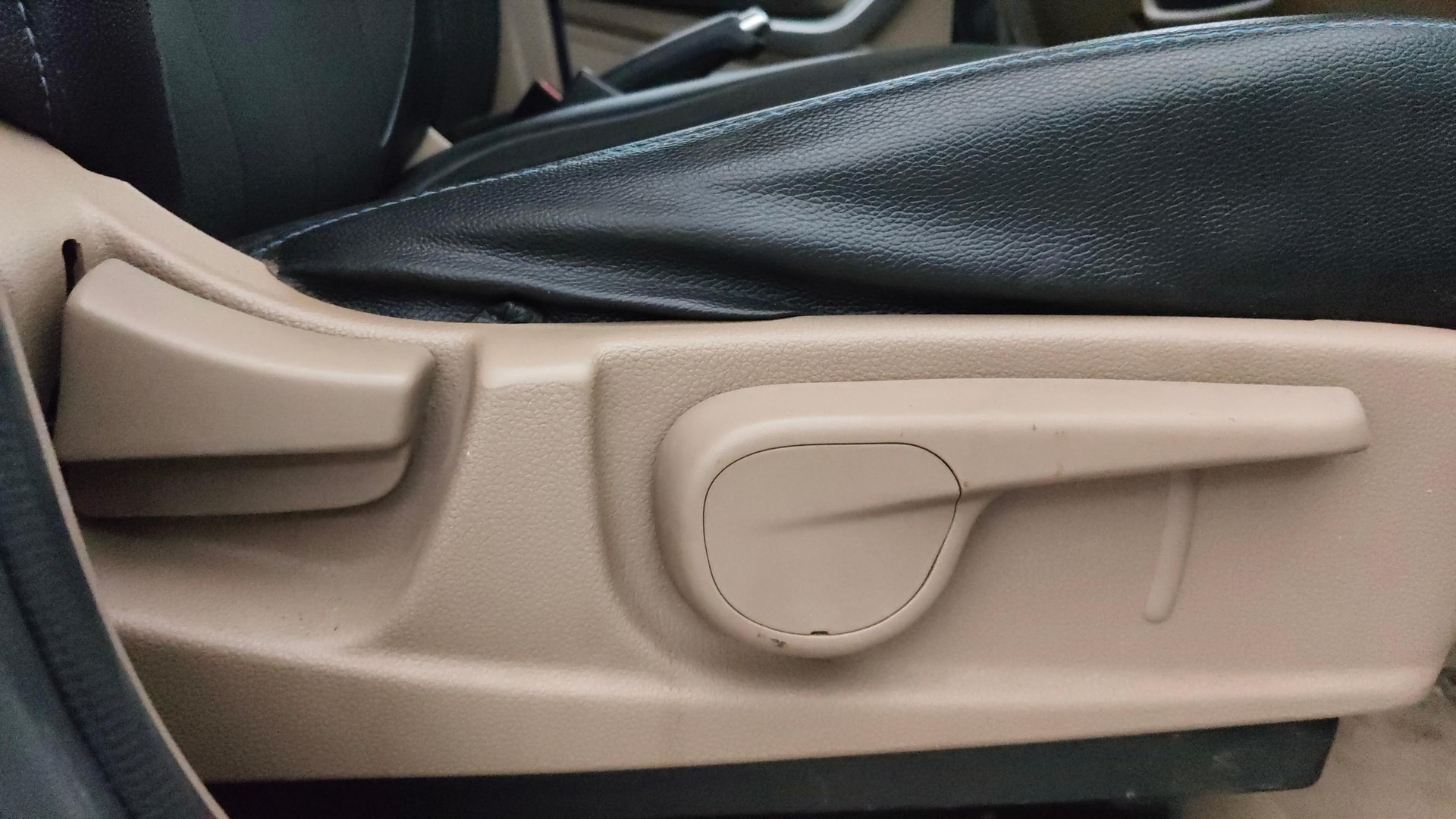 View 2016 Mahindra TUV300 T8 Image 19 Used 2016 Mahindra TUV300 T8 Image 19