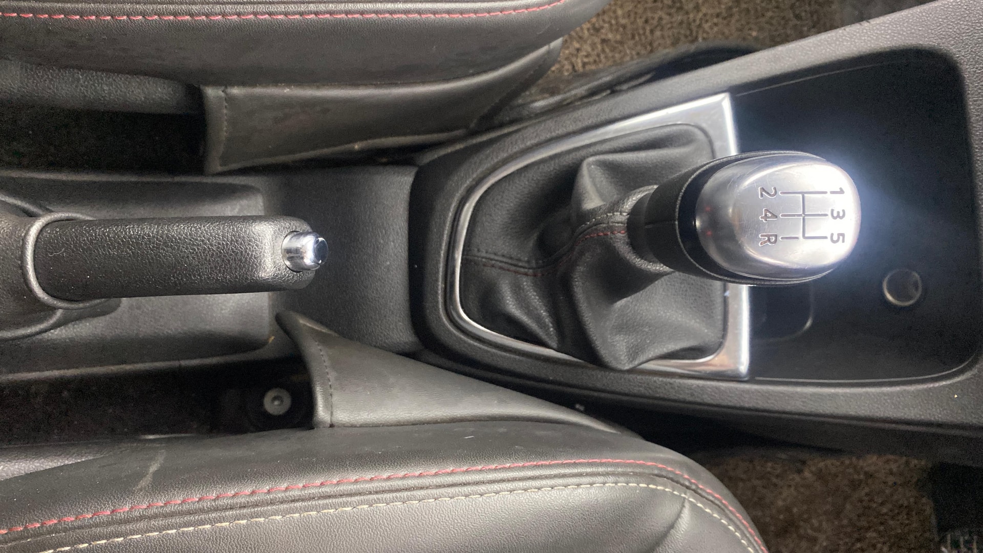 View 2019 Renault Captur Platine Petrol Dual Tone Image 42 Used 2019 Renault Captur Platine Petrol Dual Tone Image 42