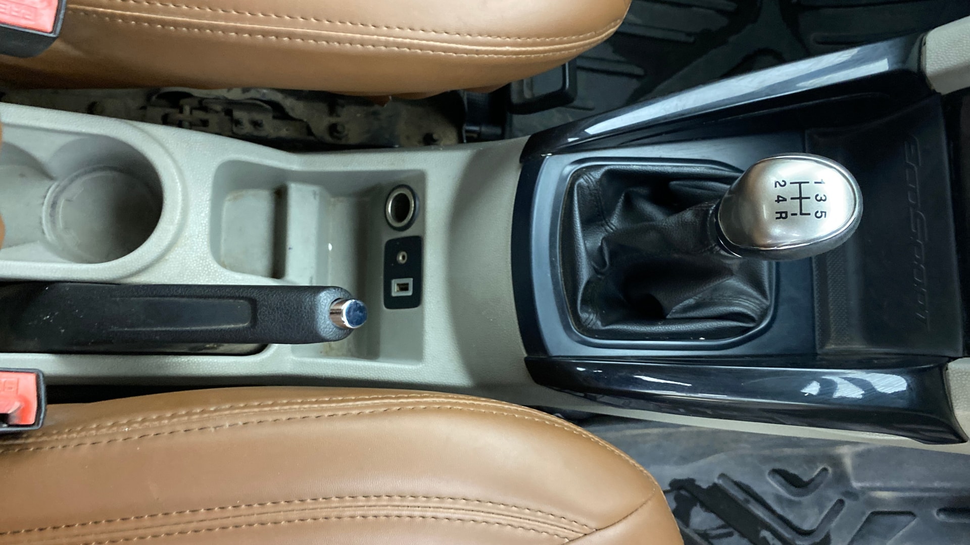 View 2016 Ford EcoSport 1.5 TDCi Diesel Ambiente BS IV Image 40 Used 2016 Ford EcoSport 1.5 TDCi Diesel Ambiente BS IV Image 40