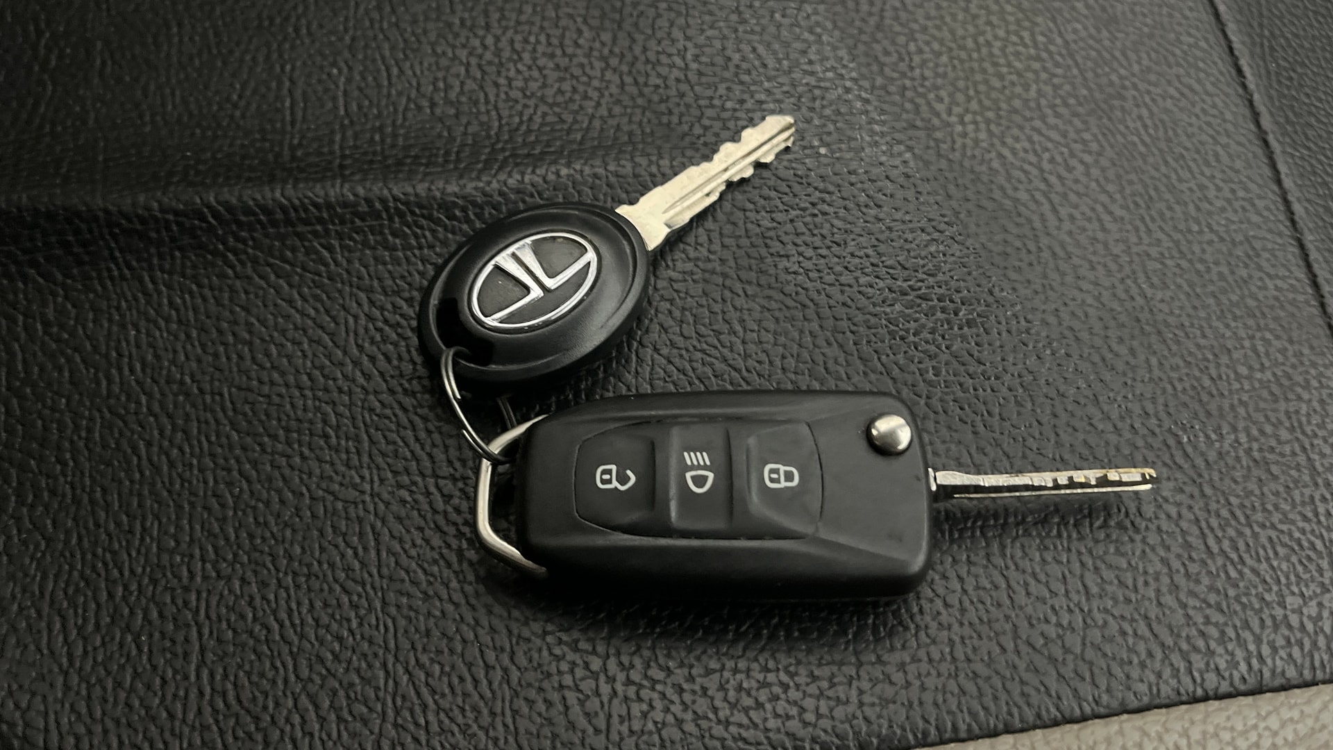 View 2019 Tata Tiago Revotorq XB Image 27 Used 2019 Tata Tiago Revotorq XB Image 27