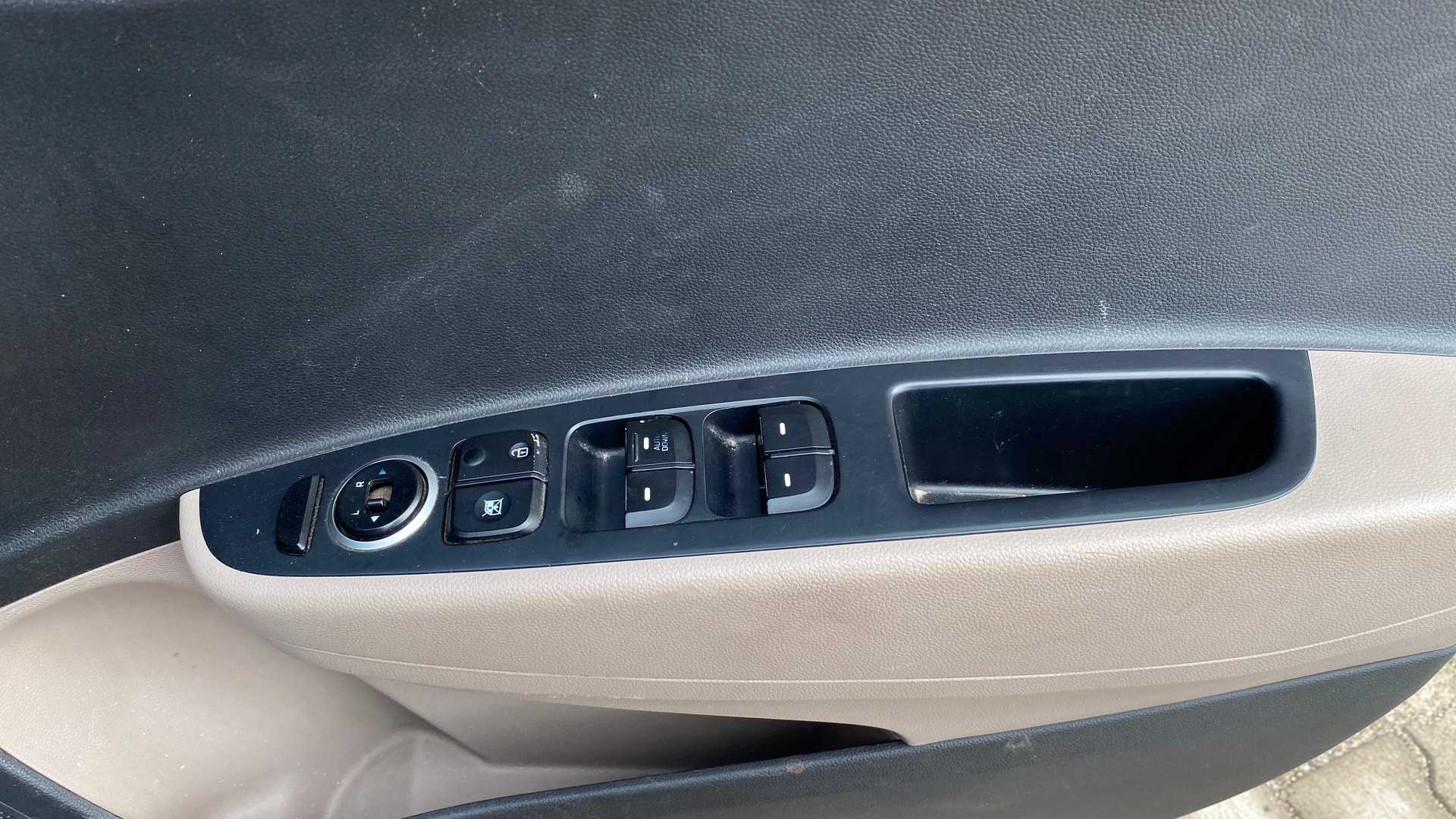 View 2015 Hyundai Grand i10 1.1 Sportz Diesel Image 41 Used 2015 Hyundai Grand i10 1.1 Sportz Diesel Image 41