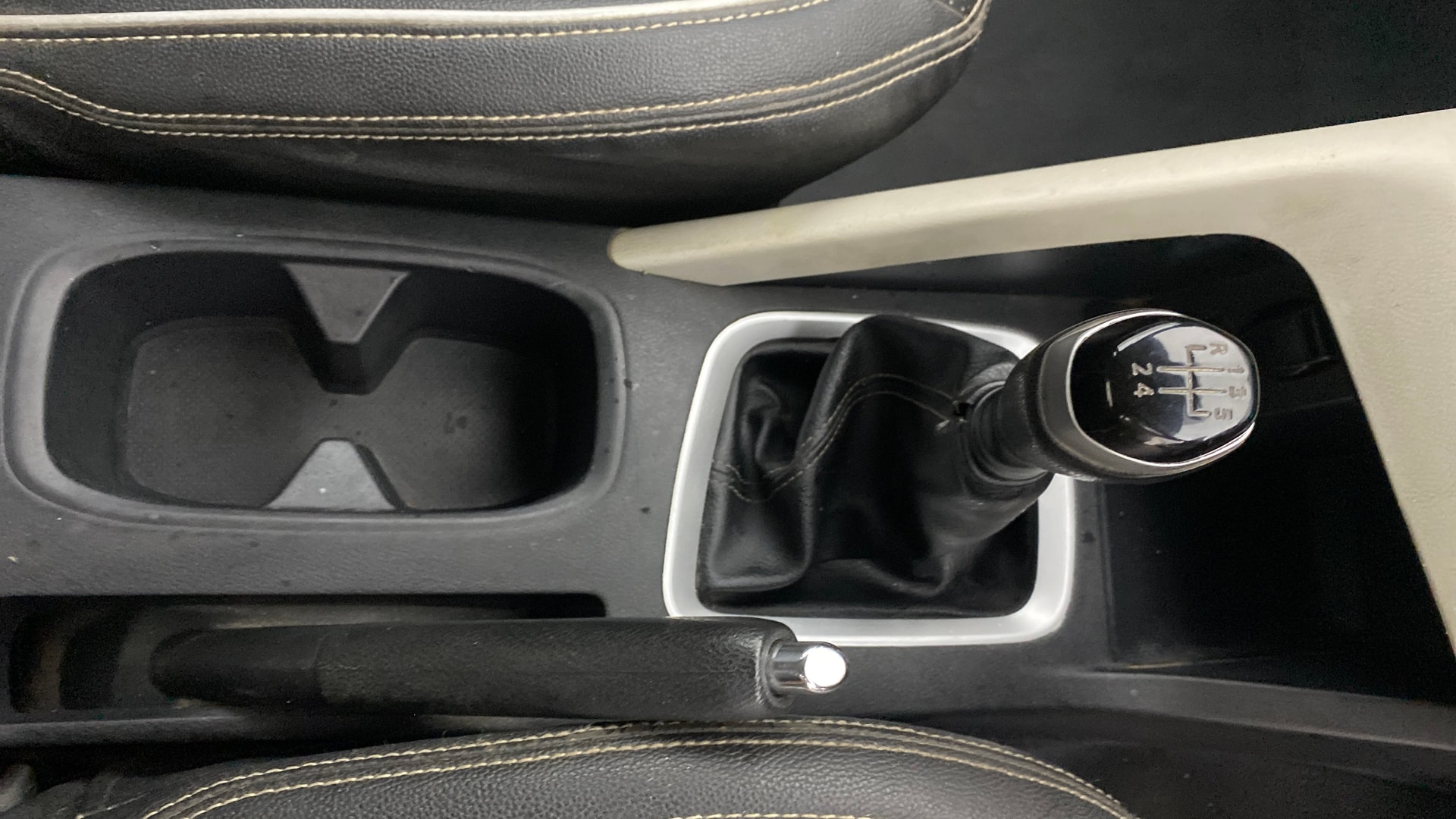 View 2022 Nissan Magnite XV Image 42 Used 2022 Nissan Magnite XV Image 42