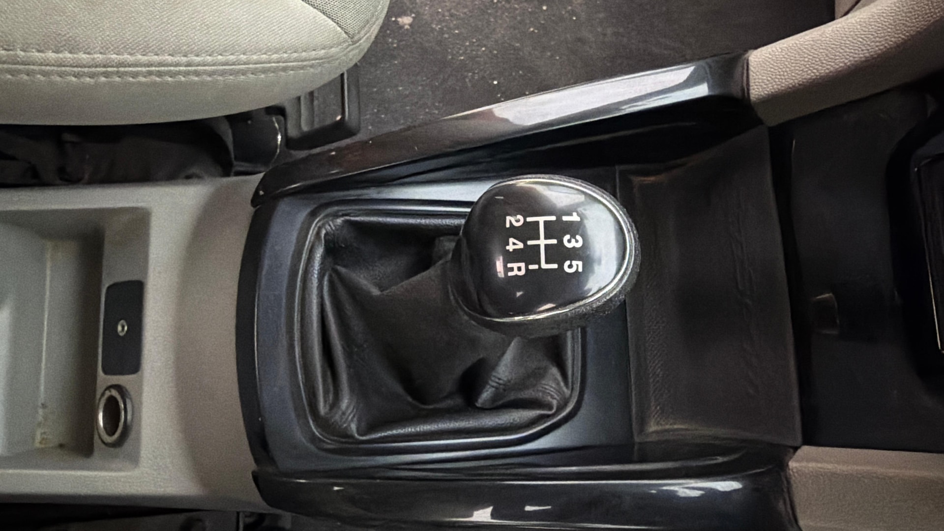 View 2014 Ford EcoSport 1.5 TDCi Diesel Ambiente BS IV Image 37 Used 2014 Ford EcoSport 1.5 TDCi Diesel Ambiente BS IV Image 37