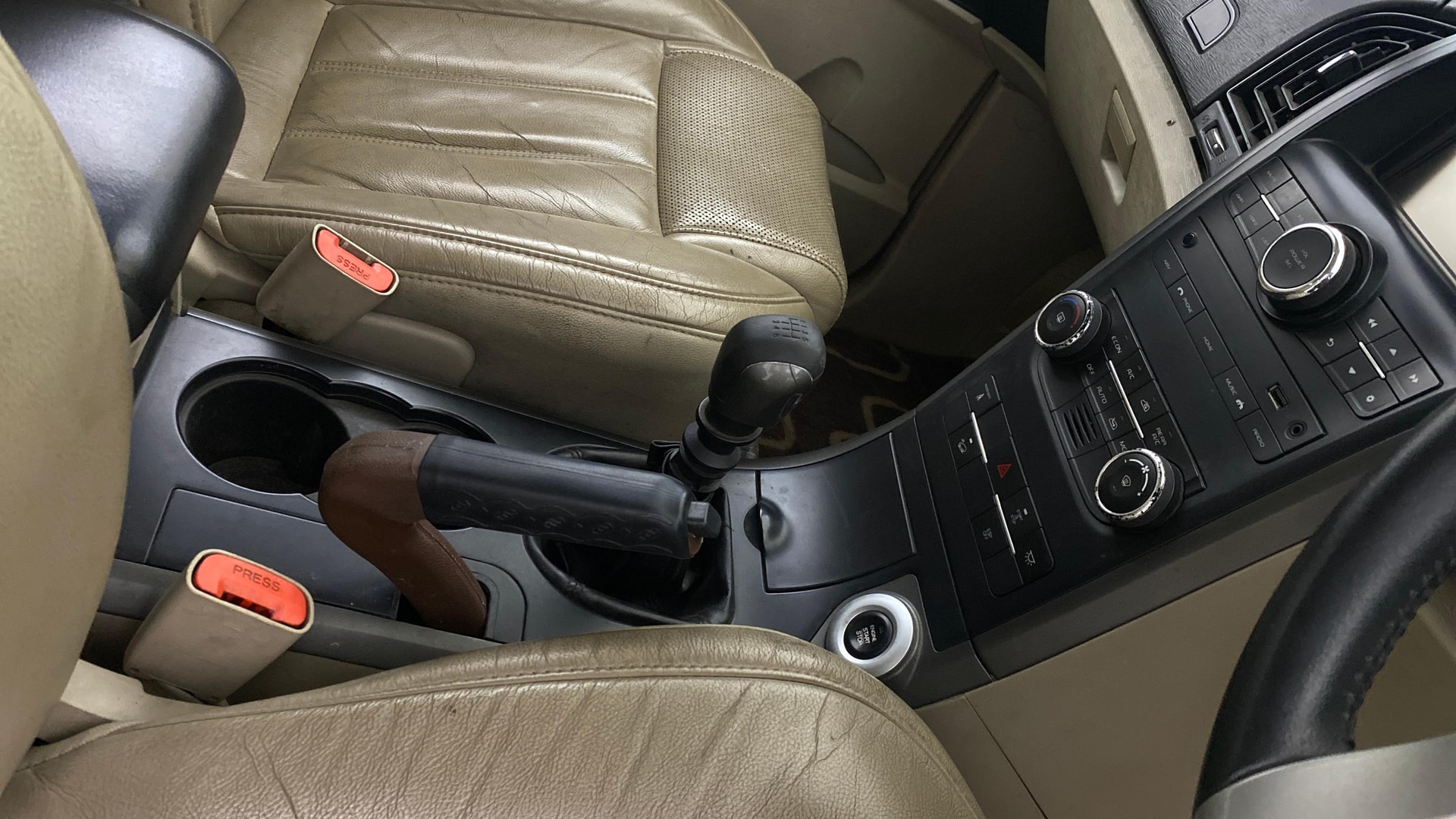 View 2015 Mahindra XUV500 W10 FWD Image 39 Used 2015 Mahindra XUV500 W10 FWD Image 39