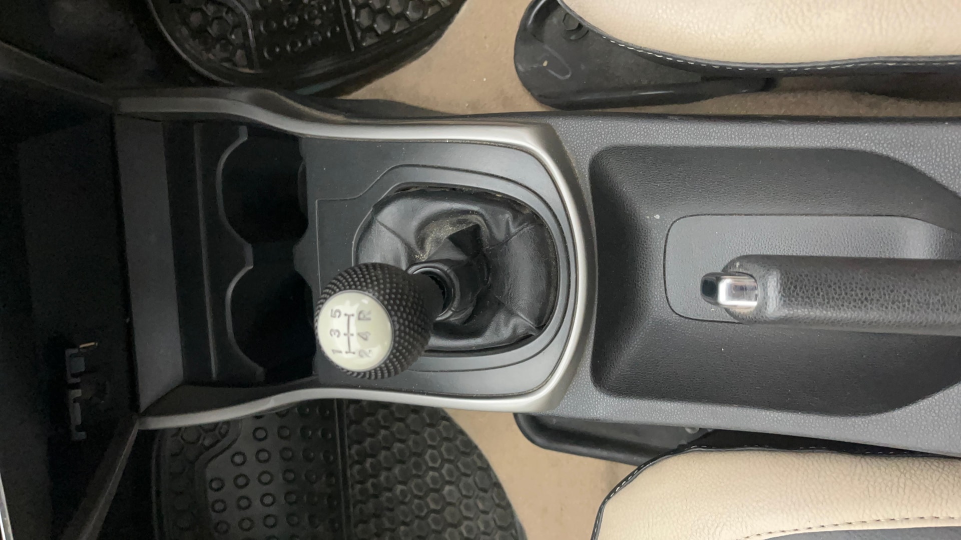 View 2017 Honda City ZX MT Diesel Anniversary Edition Image 38 Used 2017 Honda City ZX MT Diesel Anniversary Edition Image 38
