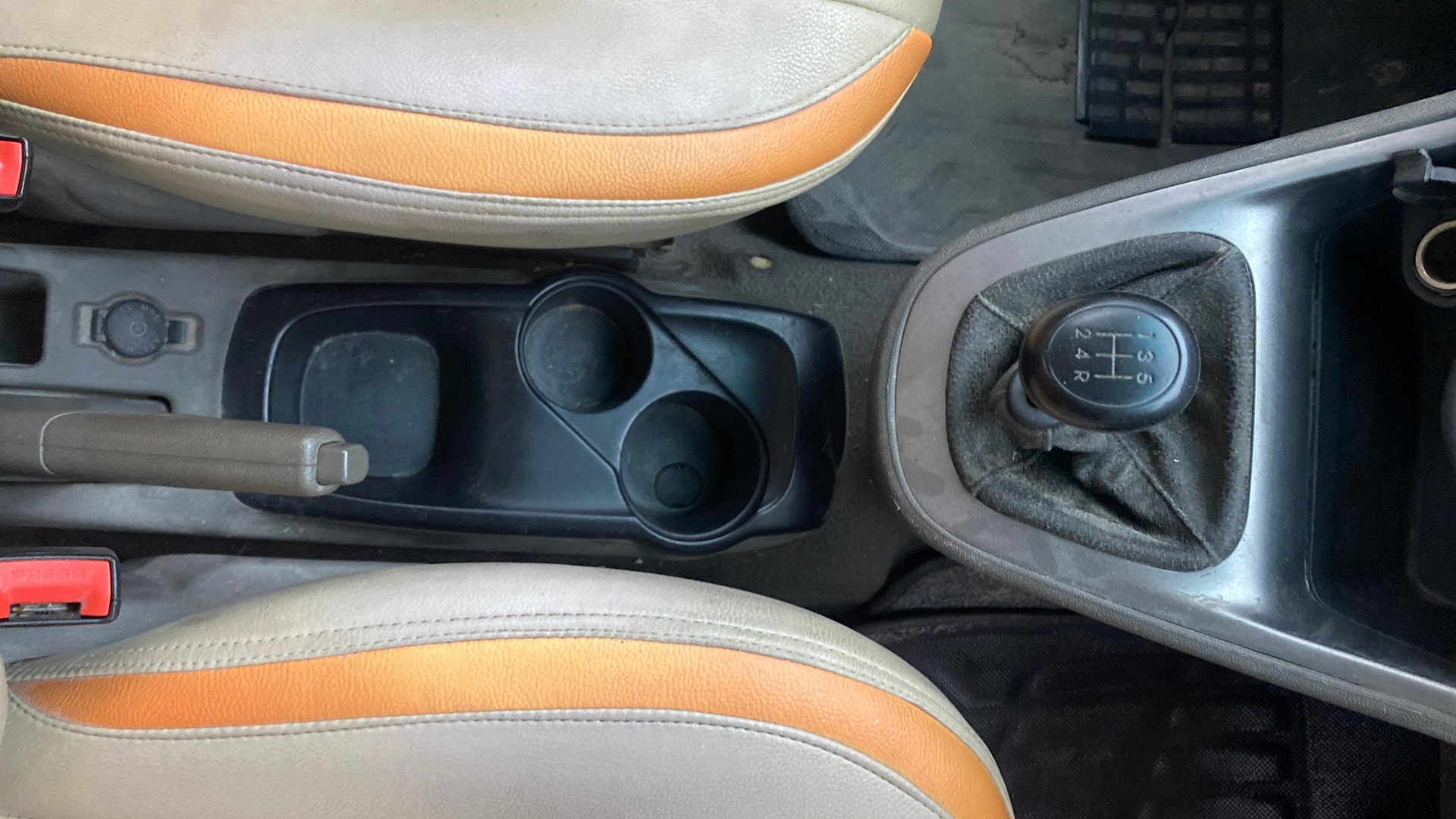 View 2013 Hyundai i10 1.2 Magna MT Image 37 Used 2013 Hyundai i10 1.2 Magna MT Image 37