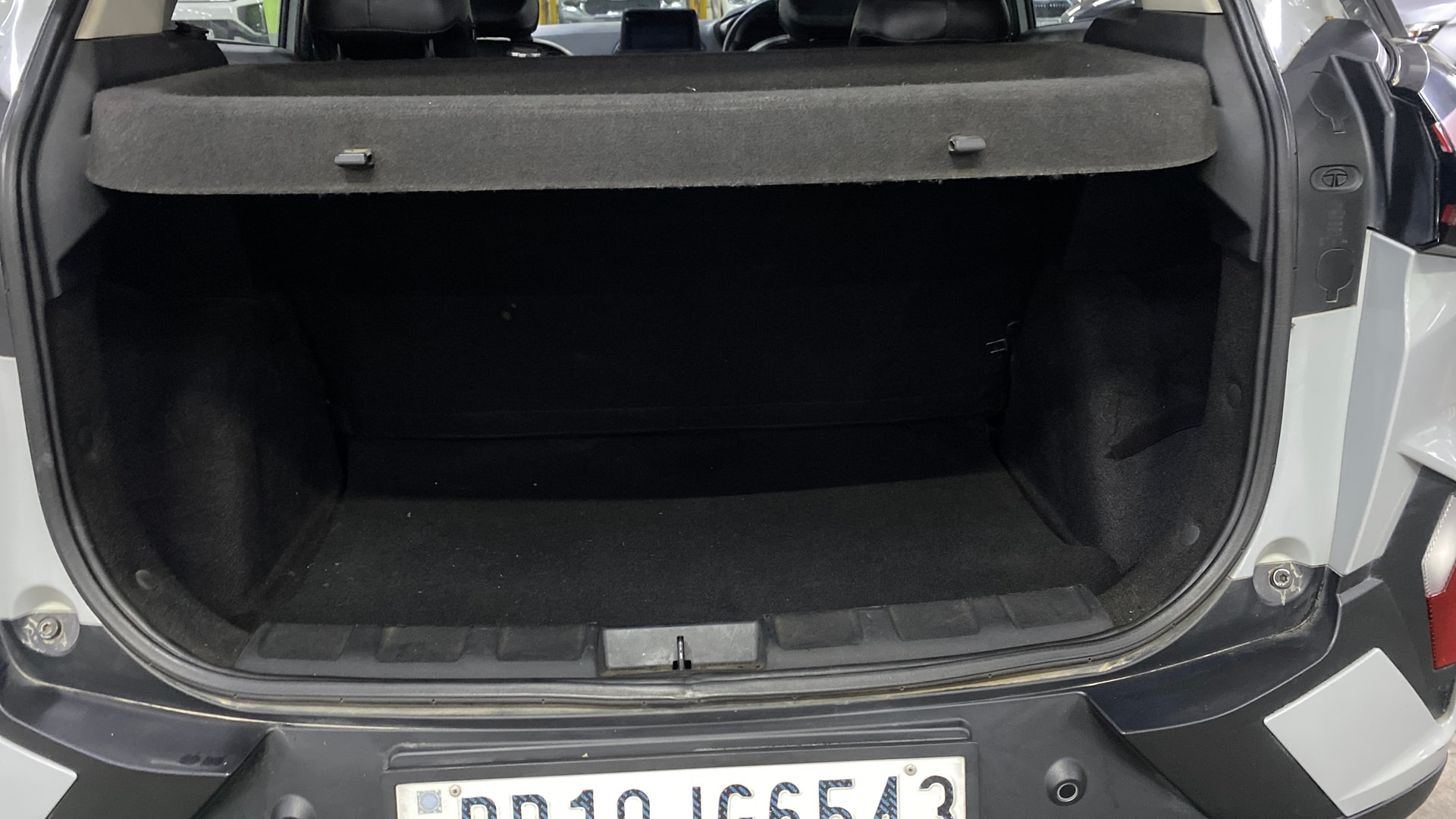 View 2023 Tata Nexon Revotron XE Image 7 Used 2023 Tata Nexon Revotron XE Image 7