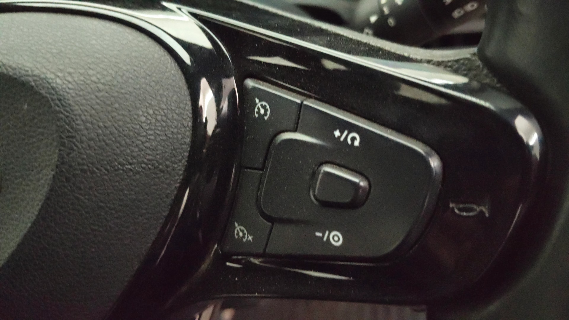 View 2023 Tata Nexon Revotron XE Image 3 Used 2023 Tata Nexon Revotron XE Image 3