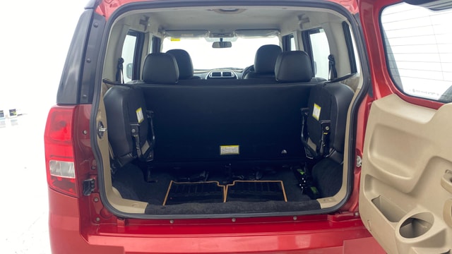 View Mahindra TUV300 Image 10 Used Mahindra TUV300 Image 10