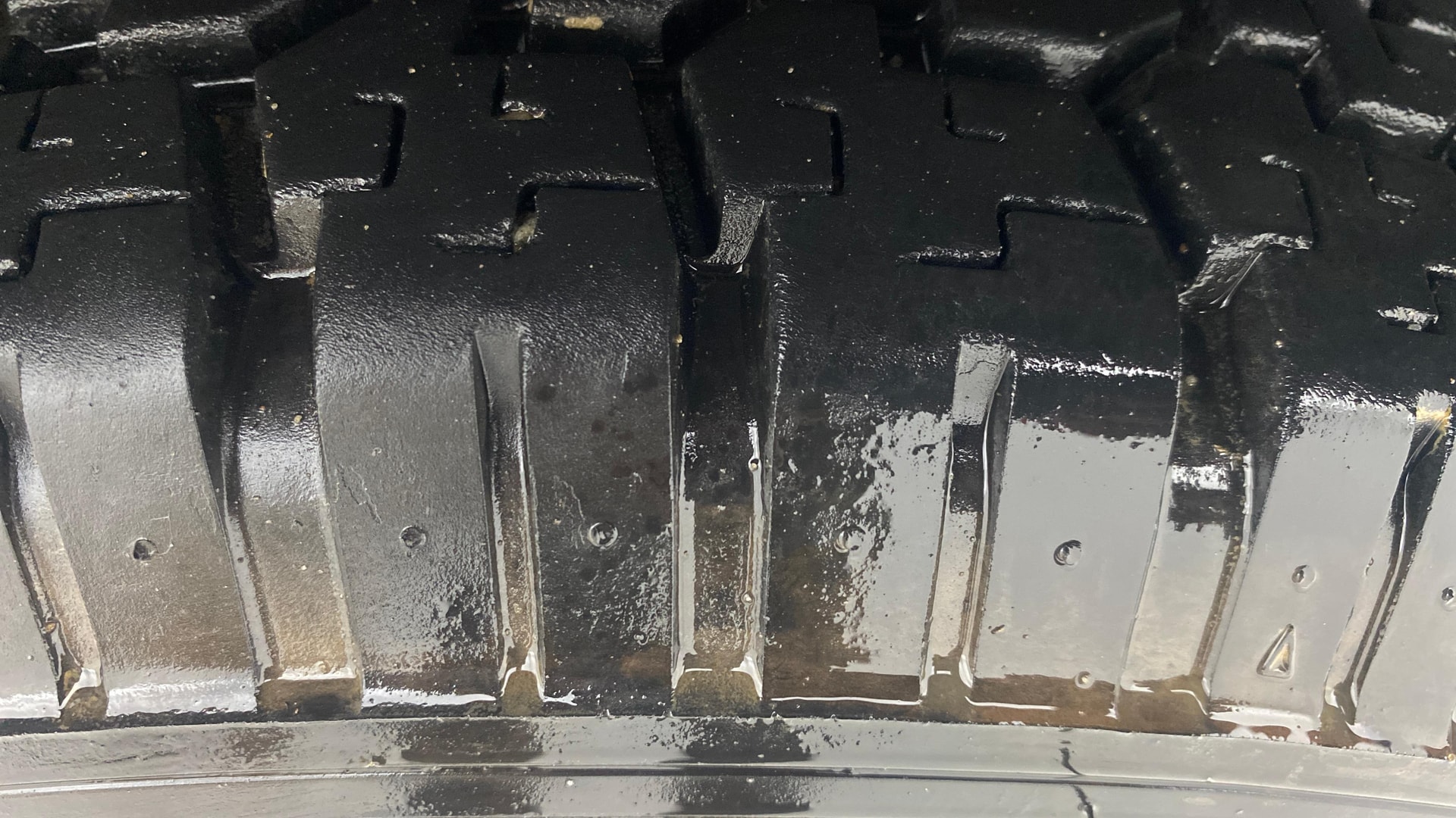 View 2018 Mahindra TUV300 T10 100HP Image 43 Used 2018 Mahindra TUV300 T10 100HP Image 43
