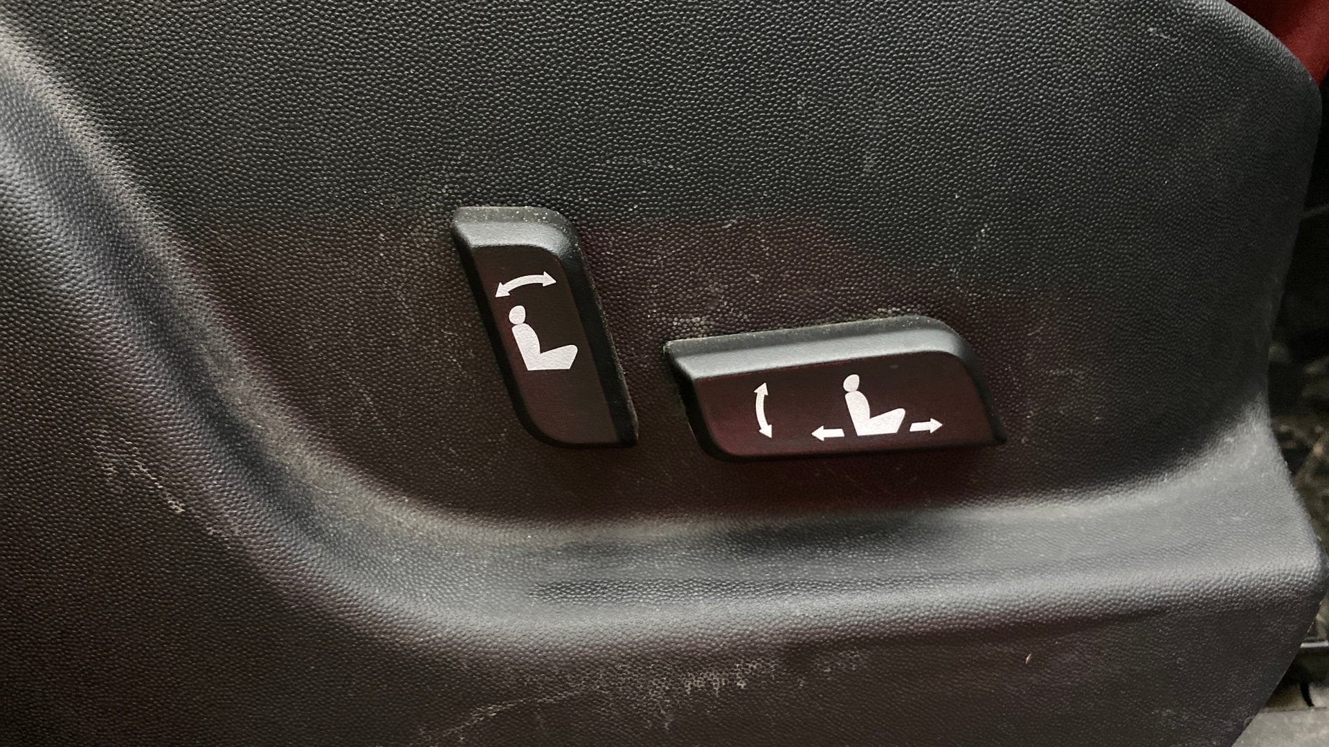 View 2018 Mahindra XUV500 W10 FWD AT Image 12 Used 2018 Mahindra XUV500 W10 FWD AT Image 12