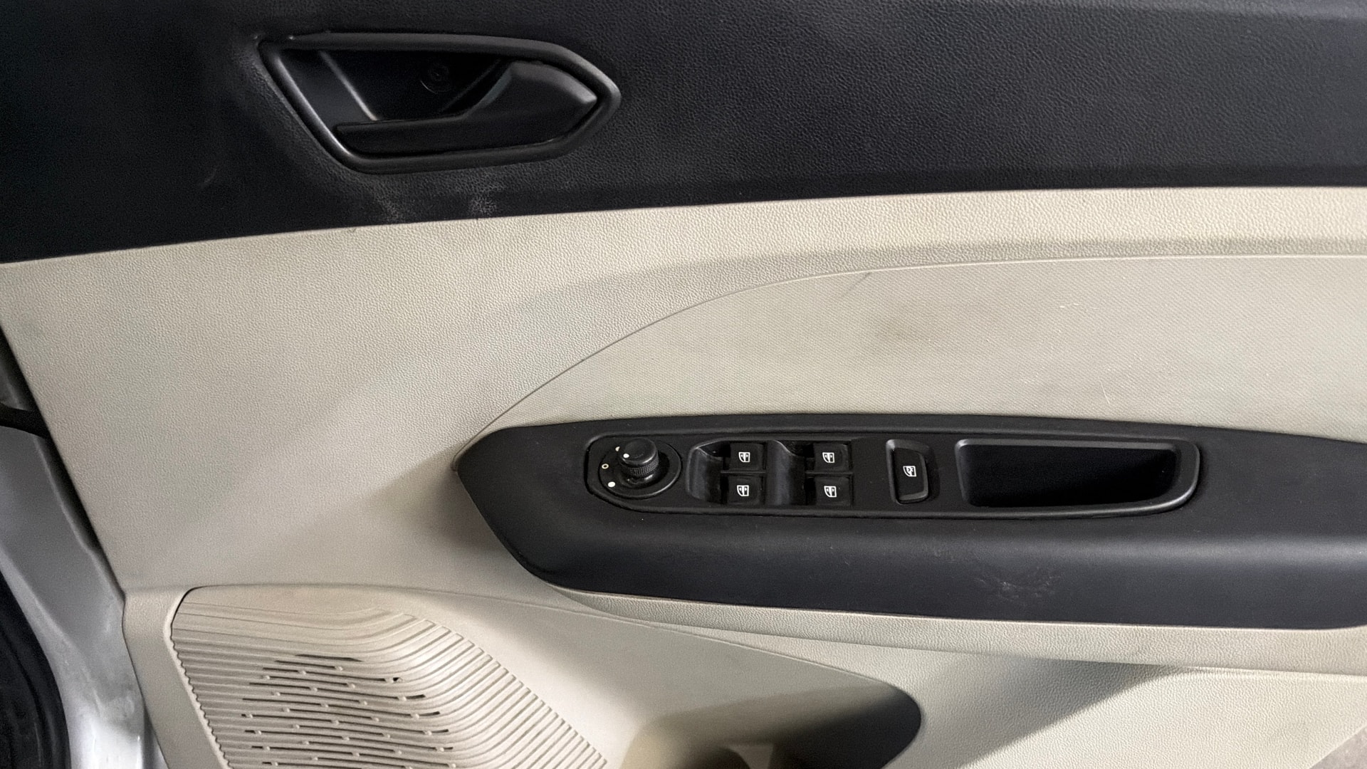 View 2019 Renault Triber RXT Image 33 Used 2019 Renault Triber RXT Image 33
