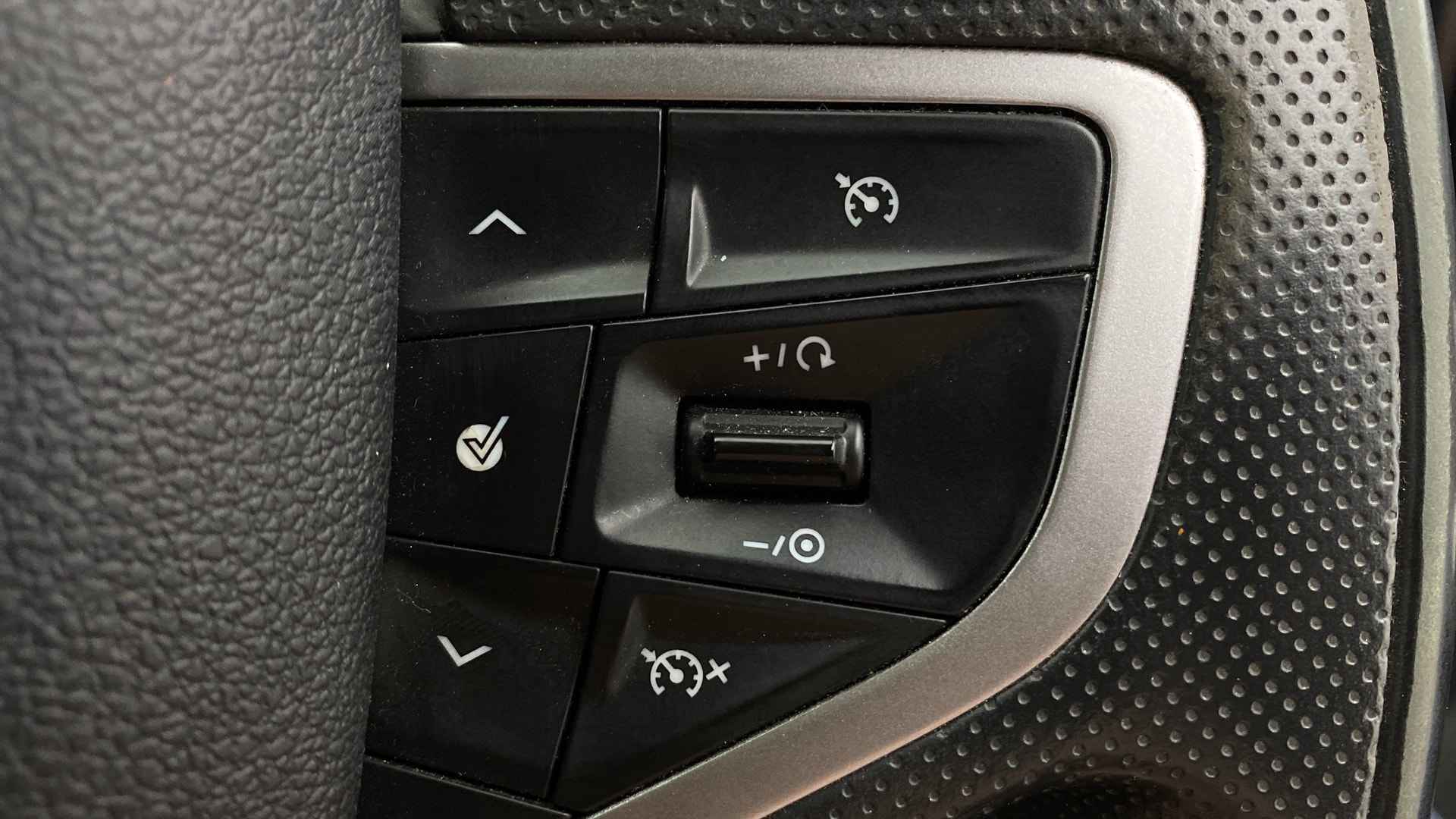 View 2019 Tata Harrier XE Image 3 Used 2019 Tata Harrier XE Image 3