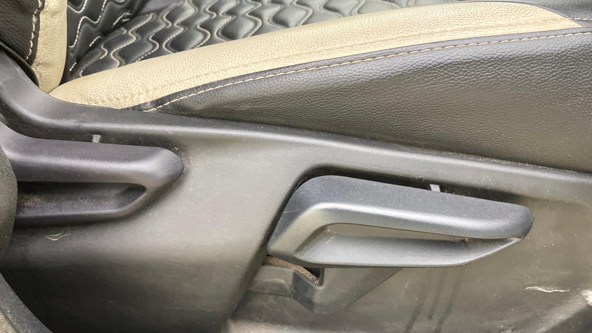 View 2023 Tata Tiago Revotorq XB Image 18 Used 2023 Tata Tiago Revotorq XB Image 18