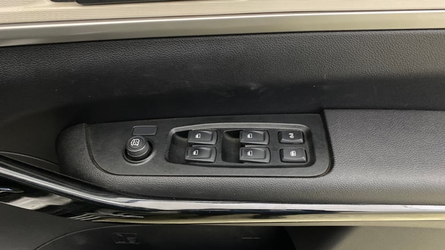 View Mahindra XUV700 Image 33 Used Mahindra XUV700 Image 33