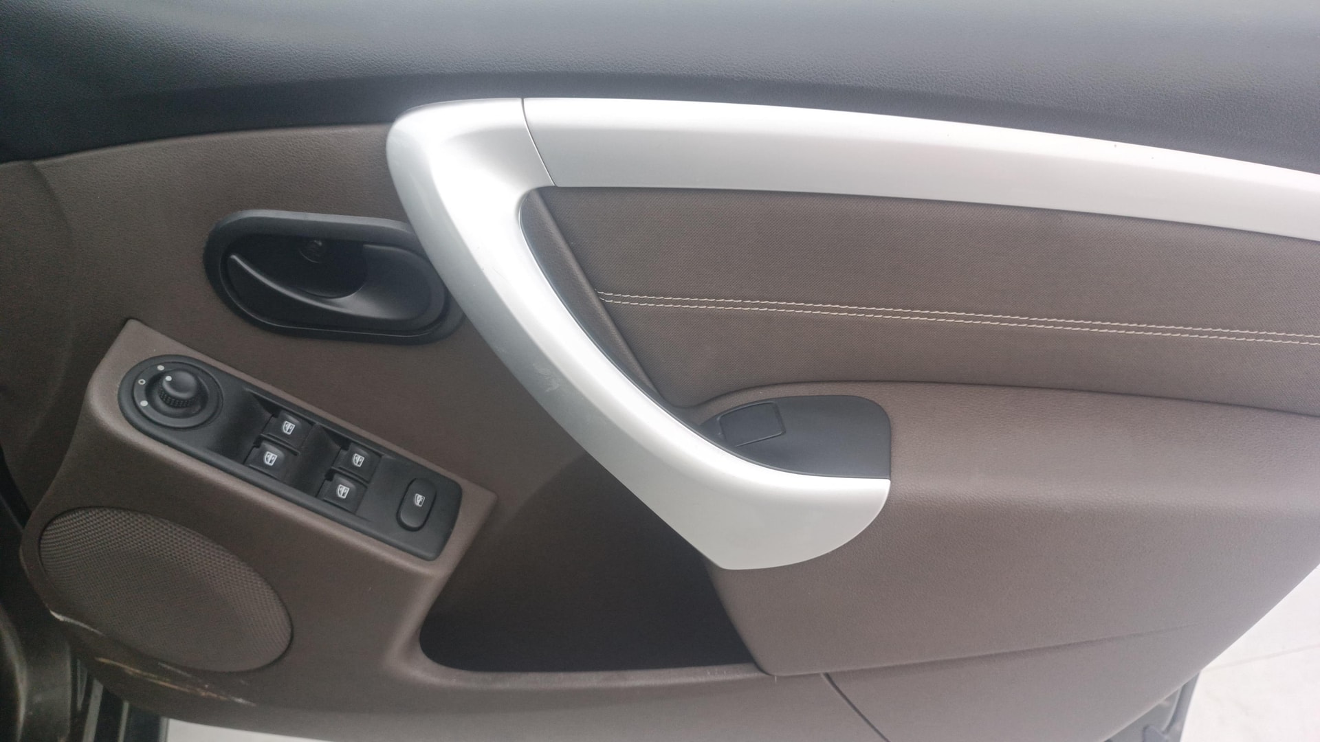 View 2017 Renault Duster Petrol RXL Image 33 Used 2017 Renault Duster Petrol RXL Image 33