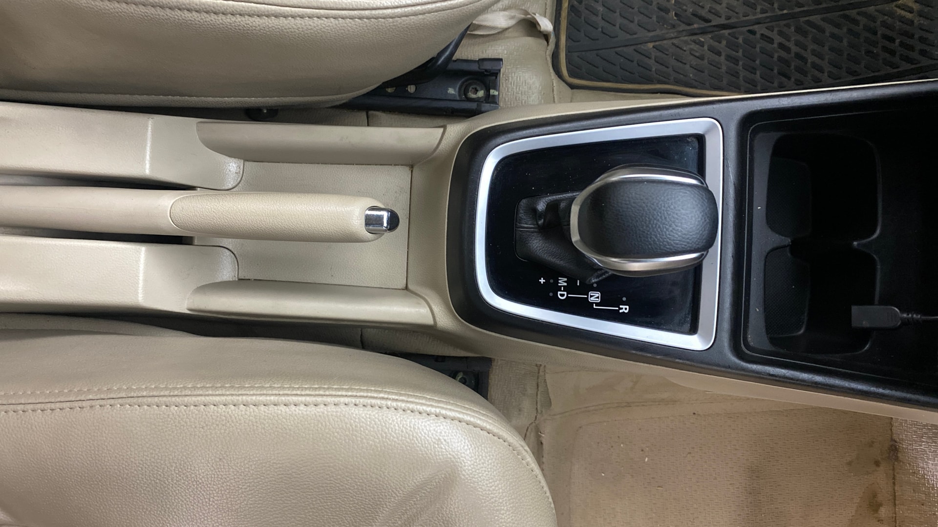 View 2019 Maruti Suzuki 1000 Base Variant Image 38 Used 2019 Maruti Suzuki 1000 Base Variant Image 38