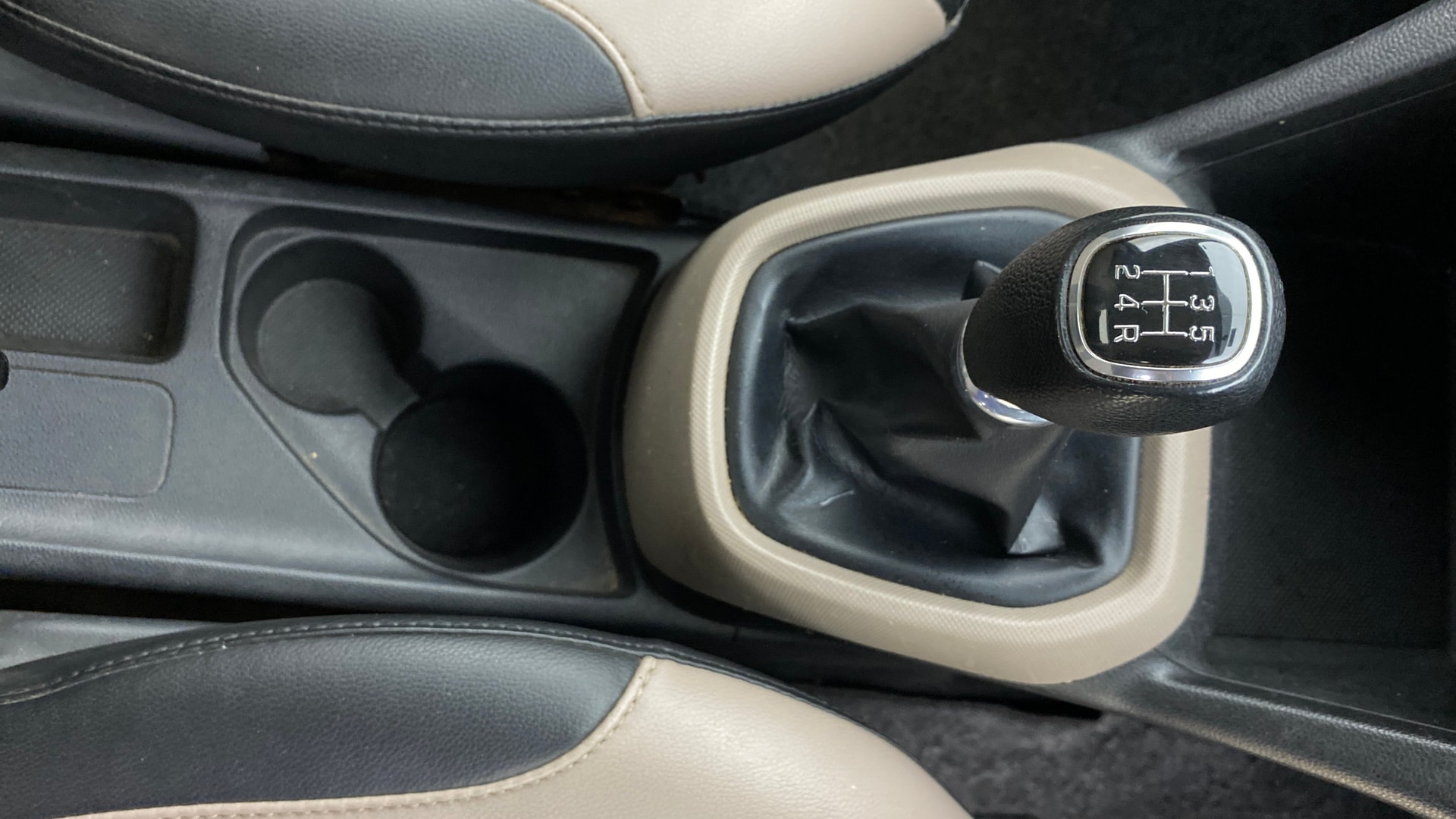 View 2017 Hyundai Grand i10 Sportz 1.2 Kappa Image 38 Used 2017 Hyundai Grand i10 Sportz 1.2 Kappa Image 38