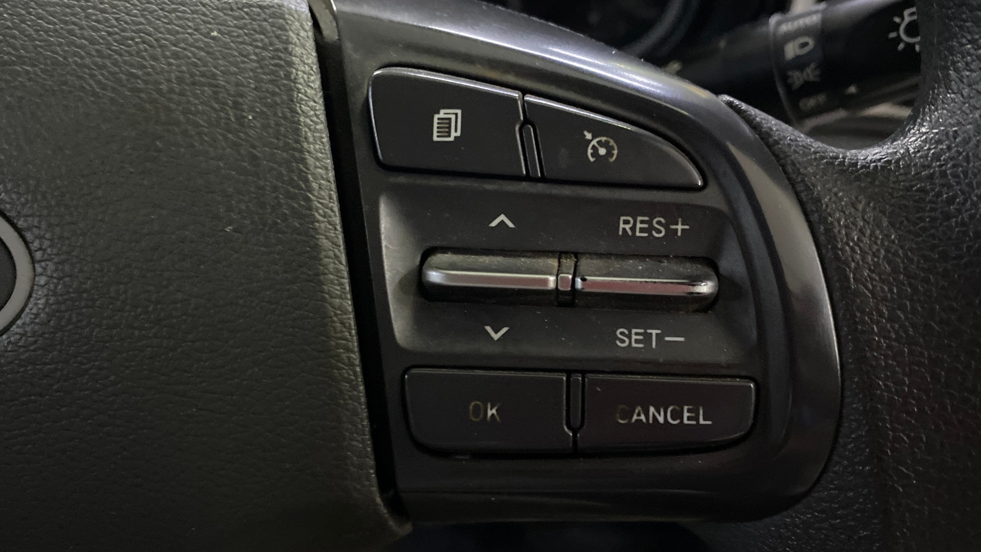 View 2024 Hyundai Grand i10 Nios Sportz Petrol AMT Image 3 Used 2024 Hyundai Grand i10 Nios Sportz Petrol AMT Image 3