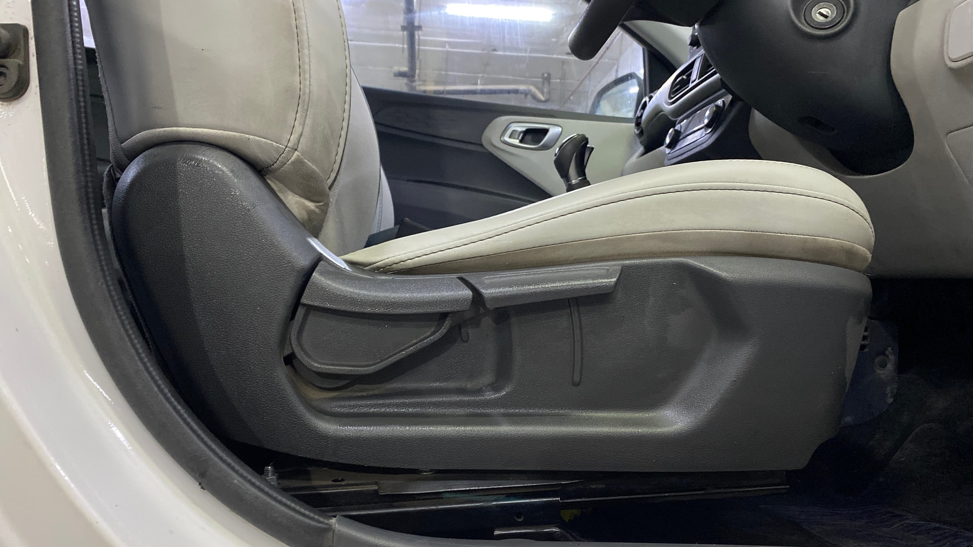 View 2024 Hyundai Grand i10 Nios Sportz Petrol AMT Image 12 Used 2024 Hyundai Grand i10 Nios Sportz Petrol AMT Image 12