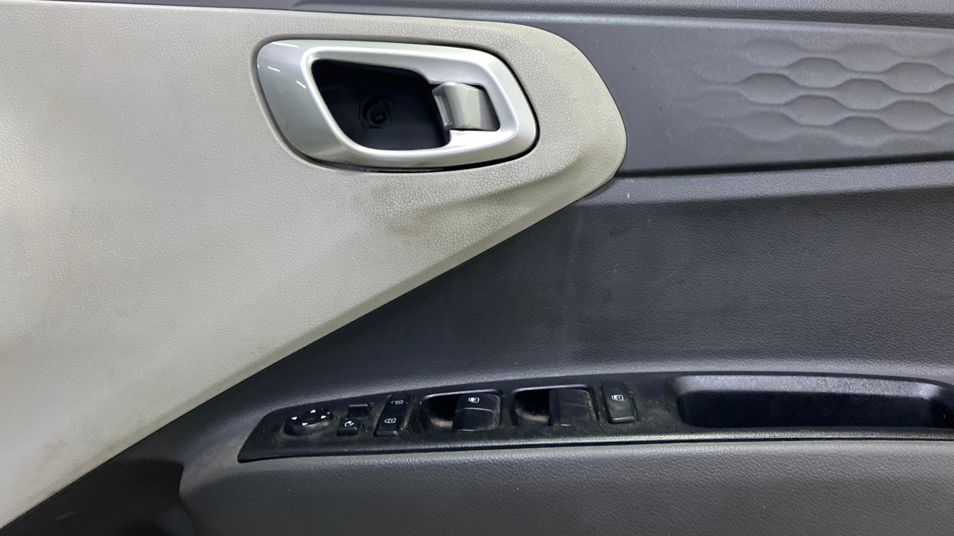 View 2024 Hyundai Grand i10 Nios Sportz Petrol AMT Image 41 Used 2024 Hyundai Grand i10 Nios Sportz Petrol AMT Image 41