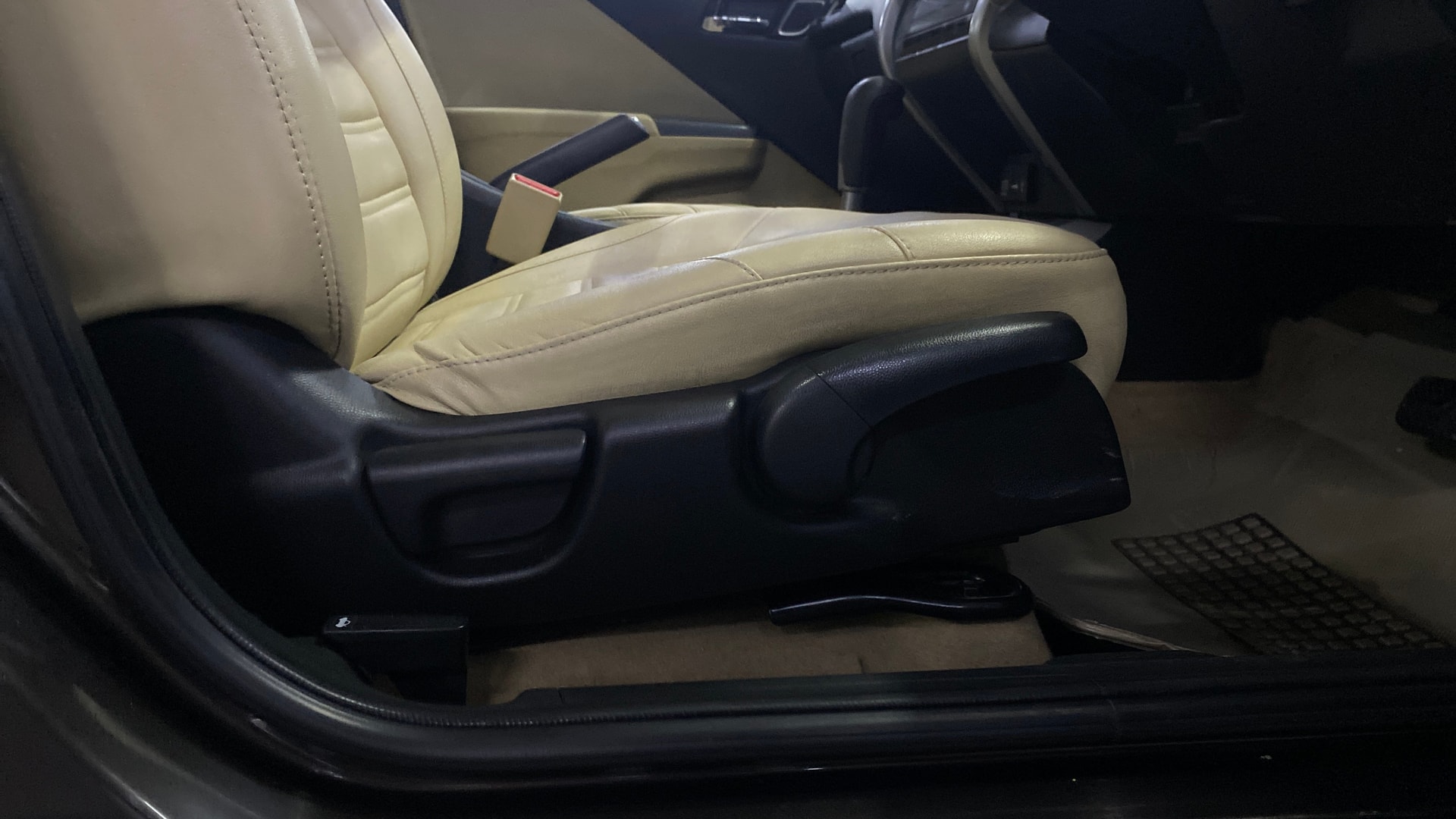 View 2019 Honda City ZX MT Diesel Anniversary Edition Image 11 Used 2019 Honda City ZX MT Diesel Anniversary Edition Image 11