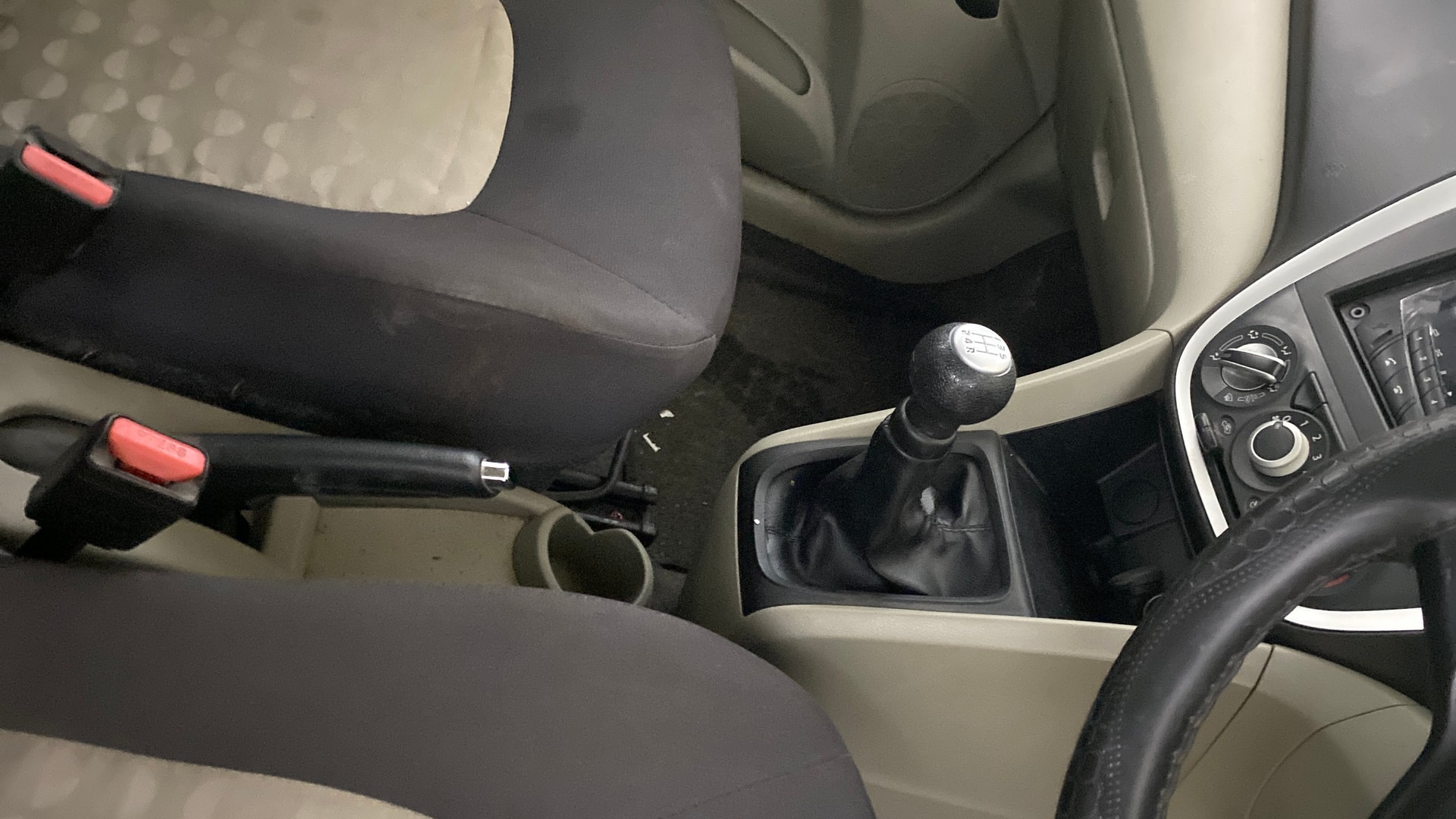 View 2015 Maruti Suzuki 1000 Base Variant Image 37 Used 2015 Maruti Suzuki 1000 Base Variant Image 37