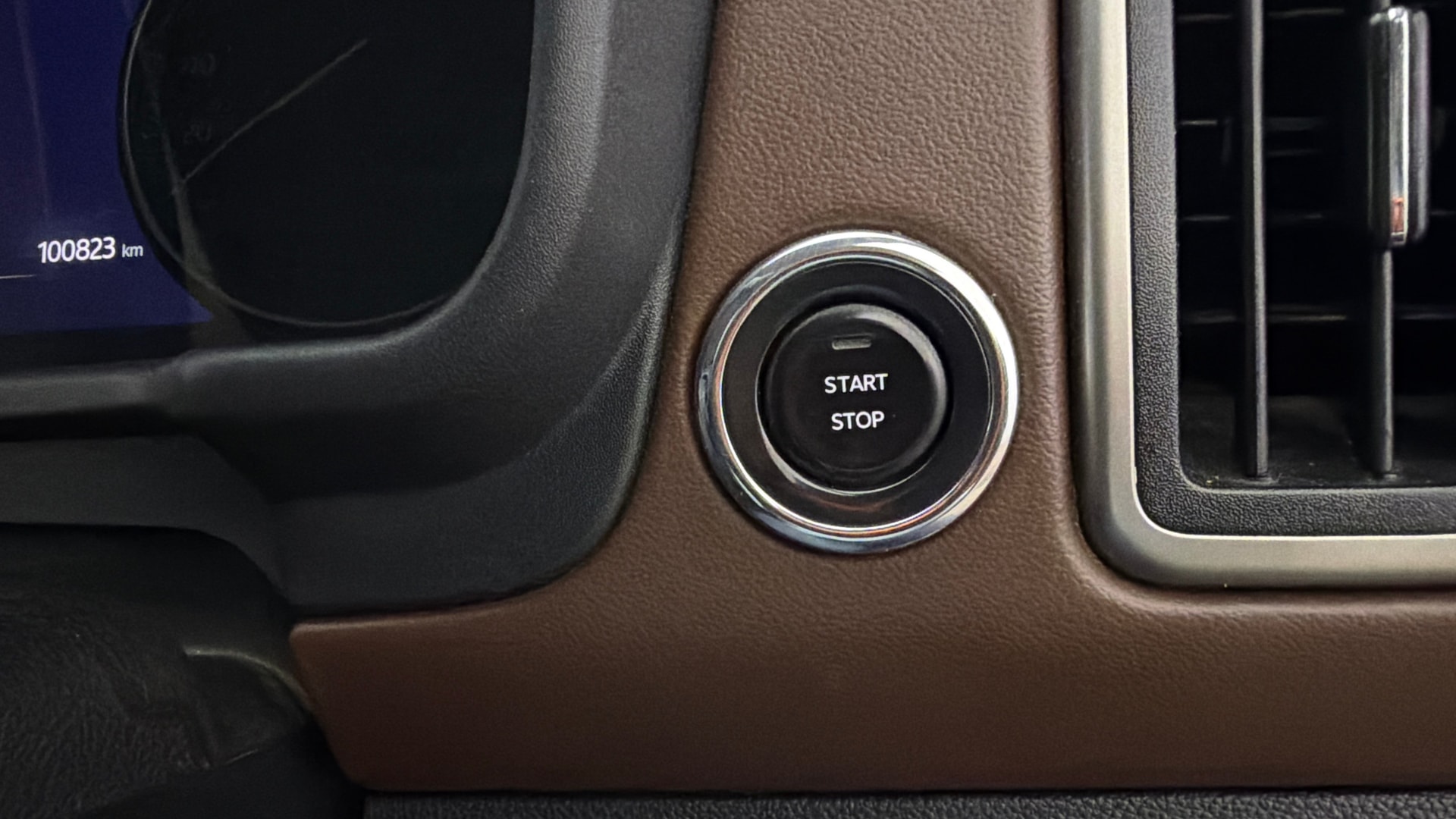 View 2023 Mahindra Scorpio-N Z2 7 STR Petrol Image 42 Used 2023 Mahindra Scorpio-N Z2 7 STR Petrol Image 42