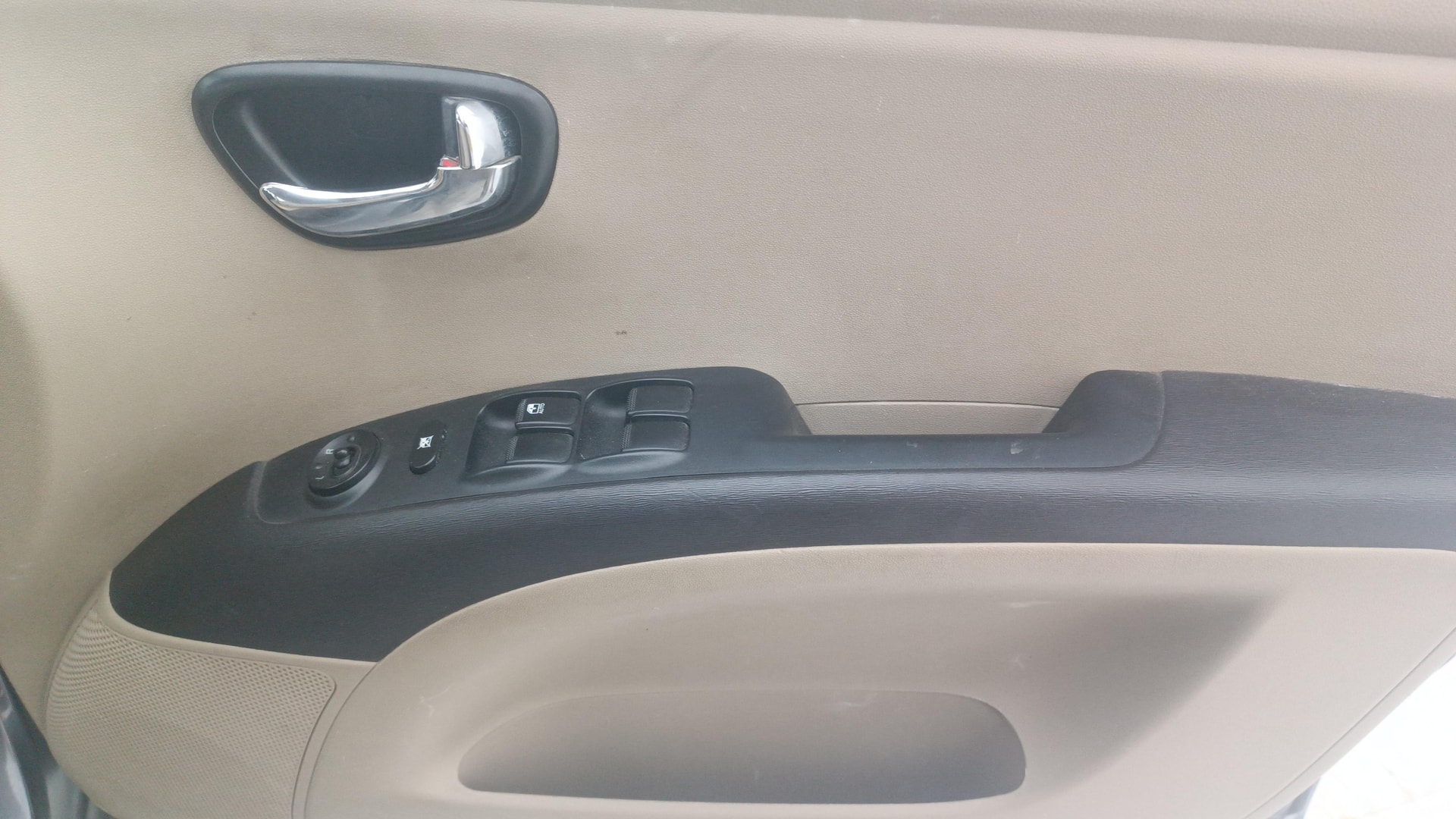 View 2013 Hyundai i10 1.2 Sportz MT Image 32 Used 2013 Hyundai i10 1.2 Sportz MT Image 32